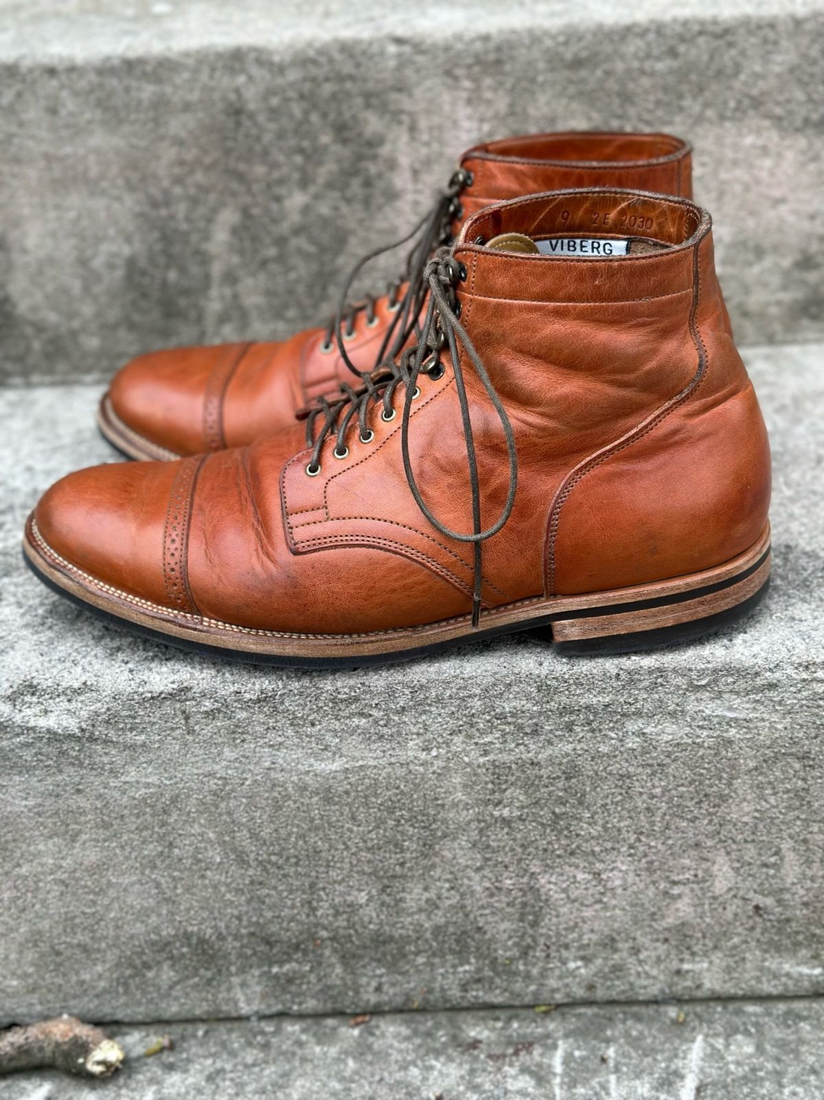 Photo by eddykinz on April 1, 2023 of the Viberg Service Boot BCT in Horween Natural Dublin.