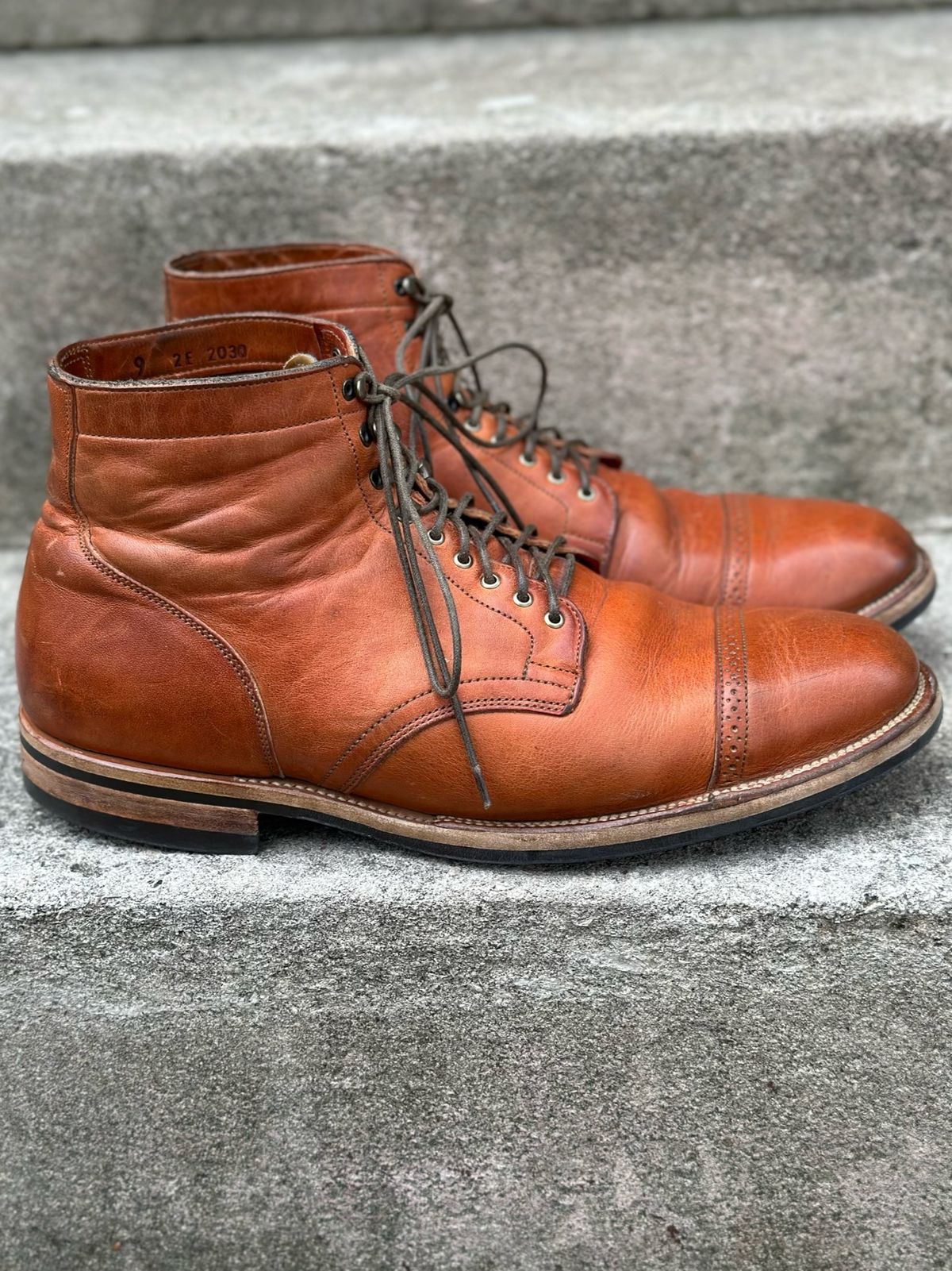 Photo by eddykinz on April 1, 2023 of the Viberg Service Boot BCT in Horween Natural Dublin.