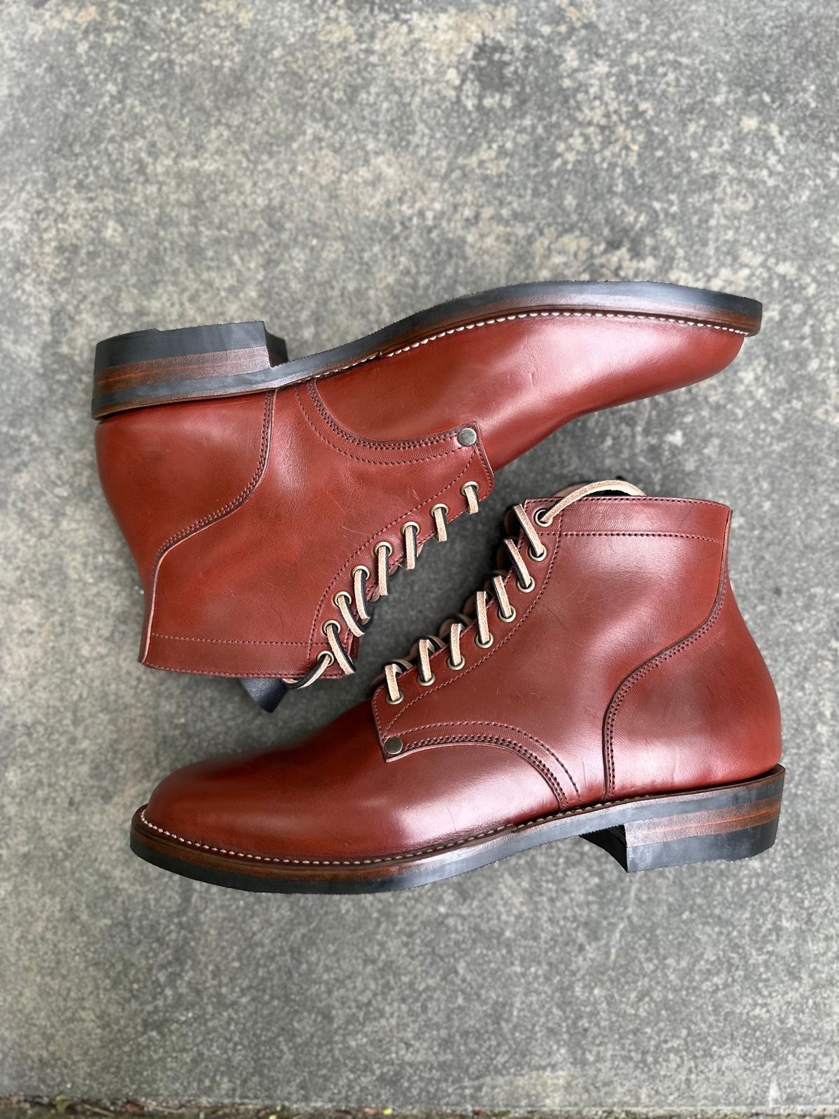 Photo by worra on October 1, 2022 of the NF Bootmaker Milton Boot in Horween Tan Workshoe Butt.