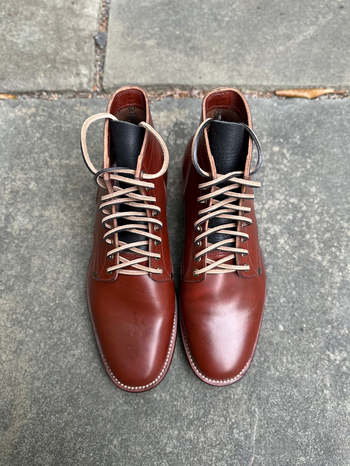 Photo by worra on October 1, 2022 of the NF Bootmaker Milton Boot in Horween Tan Workshoe Butt.