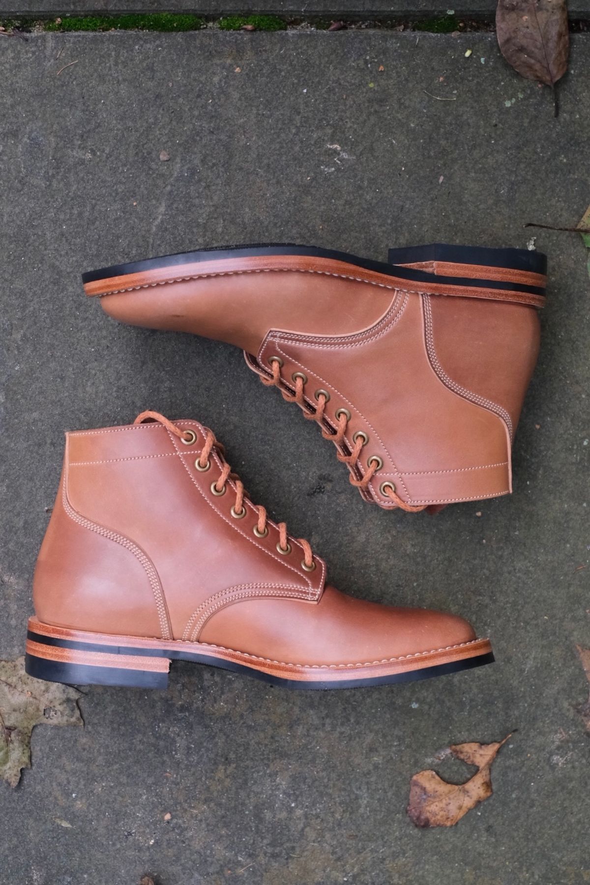 Photo by worra on October 1, 2023 of the Onderhoud SVC01 Boondocker in Horween Unglazed Natural Shell Cordovan.