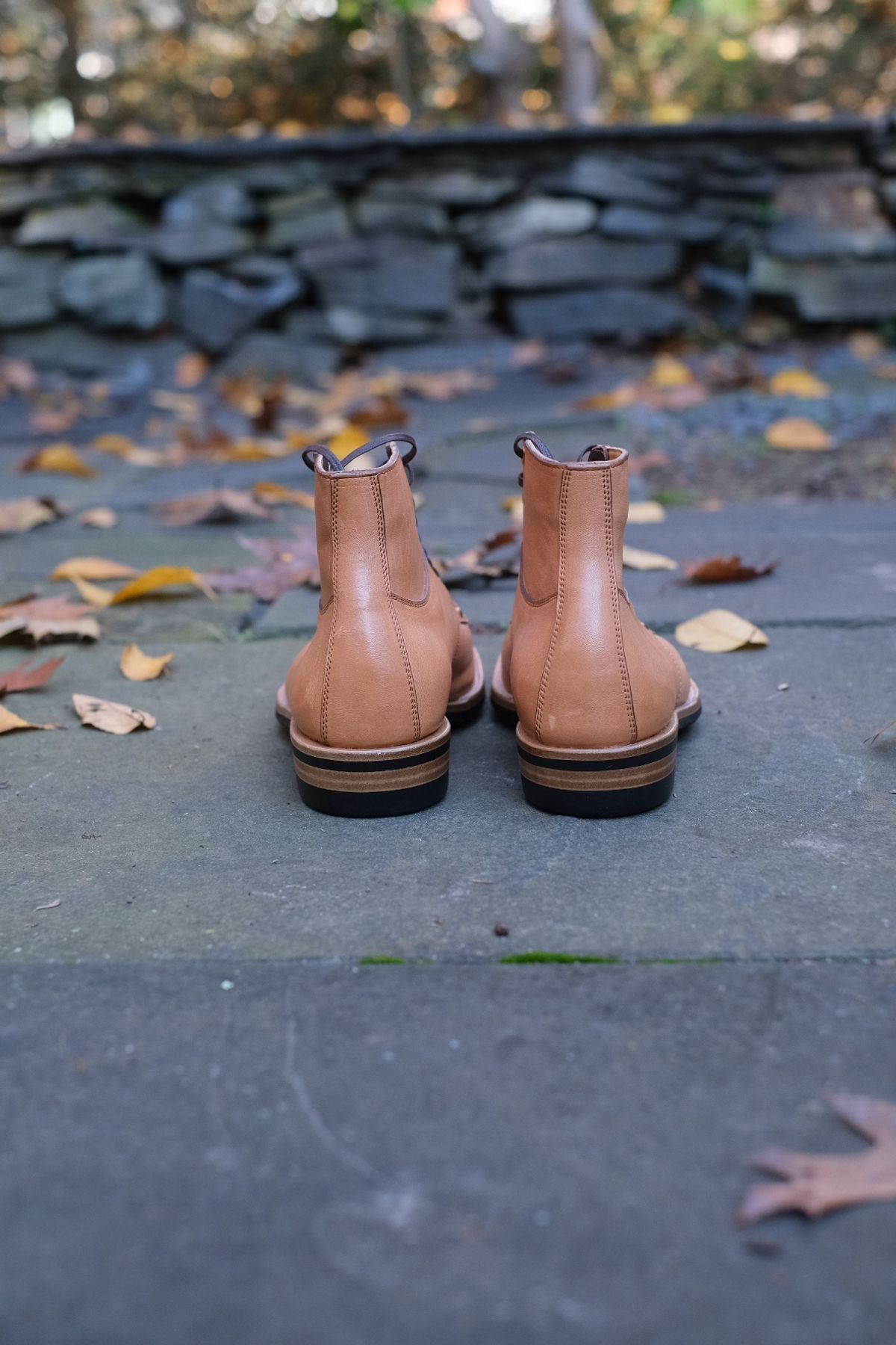 Photo by worra on November 1, 2023 of the Iron Boots x Østmo Type 1 in Maryam Natural Horsehide.