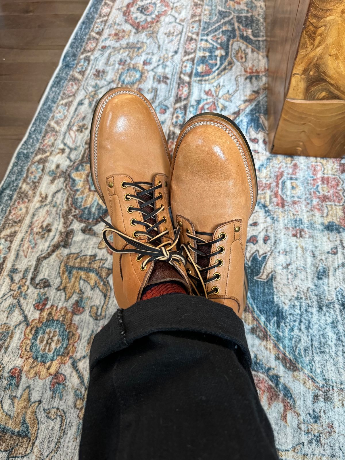 Photo by worra on November 5, 2023 of the Iron Boots x Østmo Type 1 in Maryam Natural Horsehide.