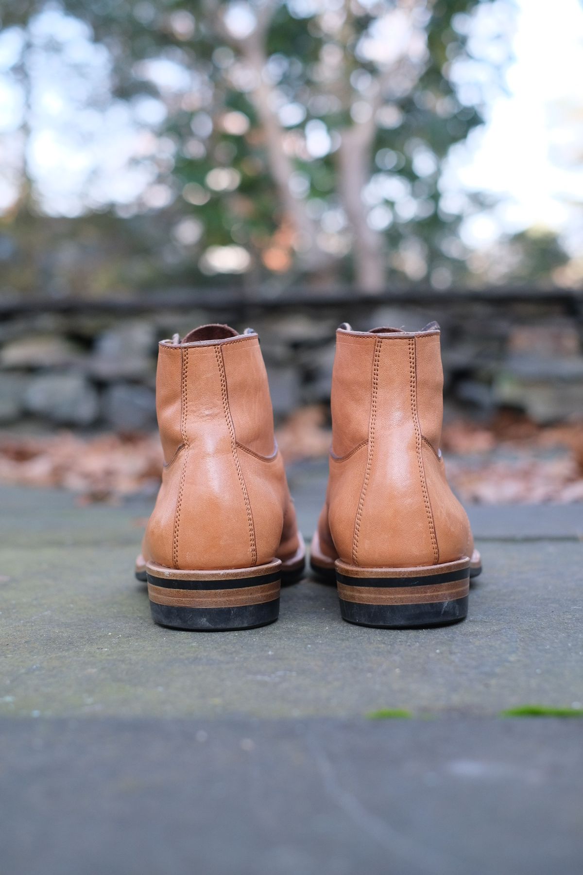 Photo by worra on December 3, 2023 of the Iron Boots x Østmo Type 1 in Maryam Natural Horsehide.