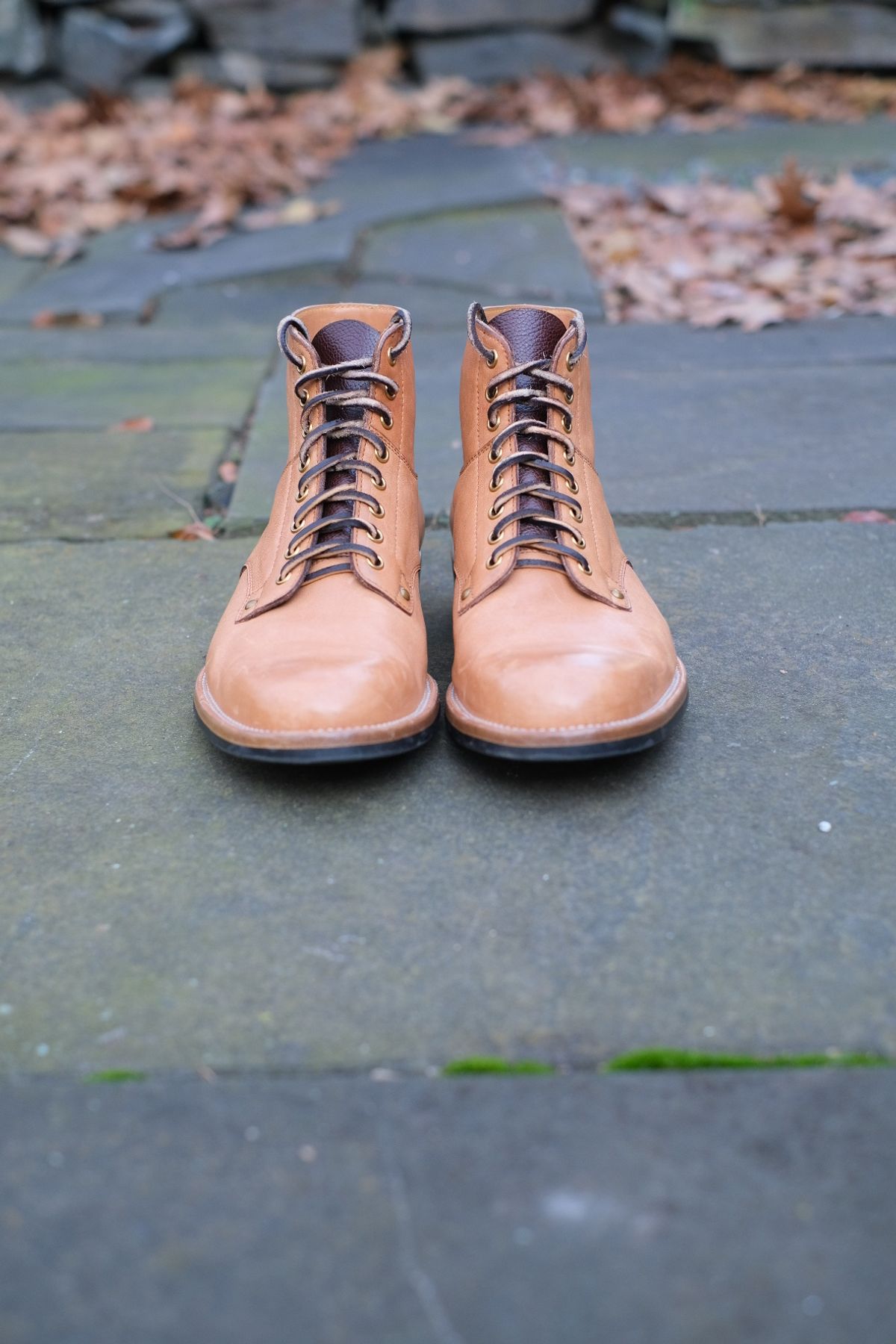 Photo by worra on December 3, 2023 of the Iron Boots x Østmo Type 1 in Maryam Natural Horsehide.