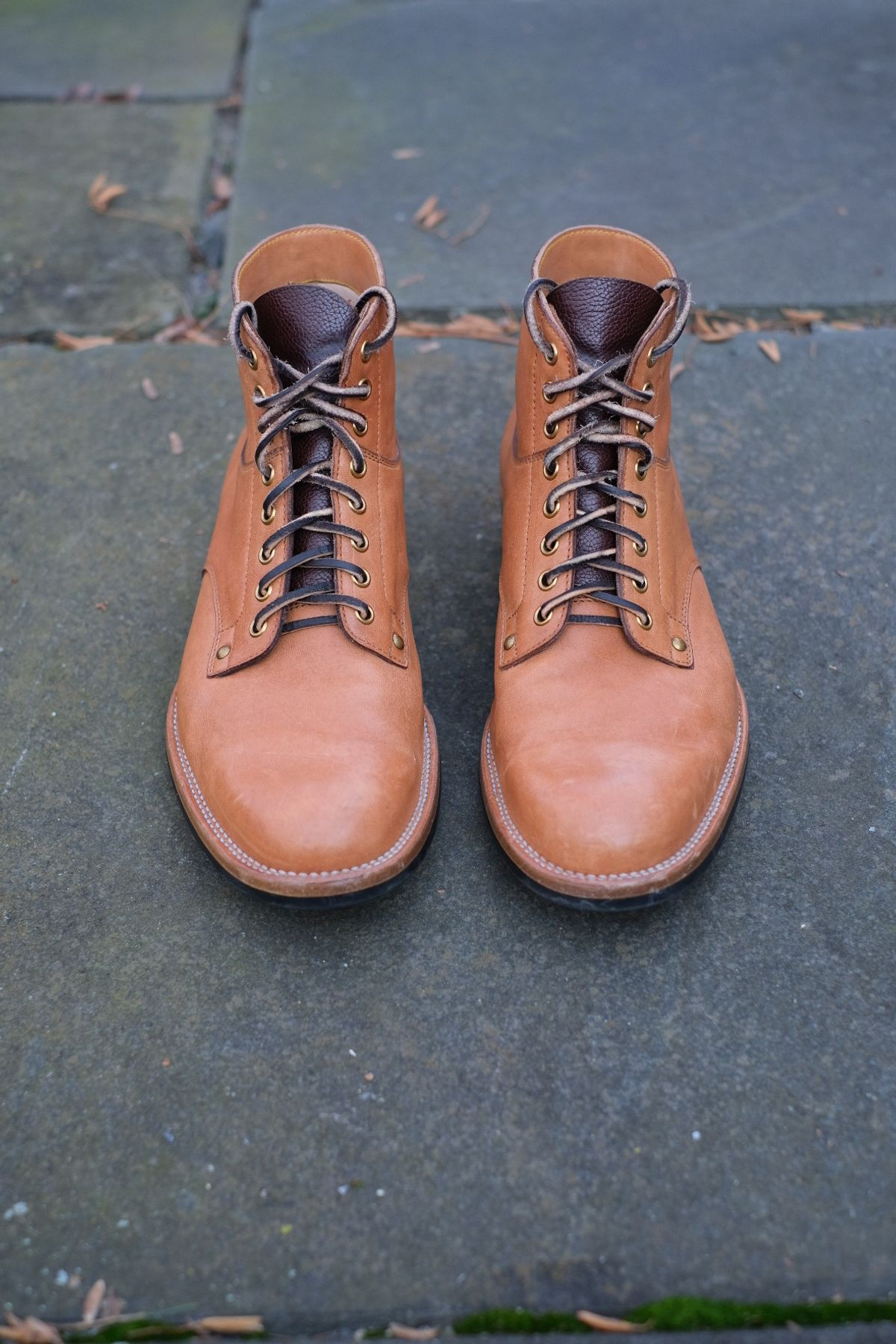 Photo by worra on January 4, 2024 of the Iron Boots x Østmo Type 1 in Maryam Natural Horsehide.