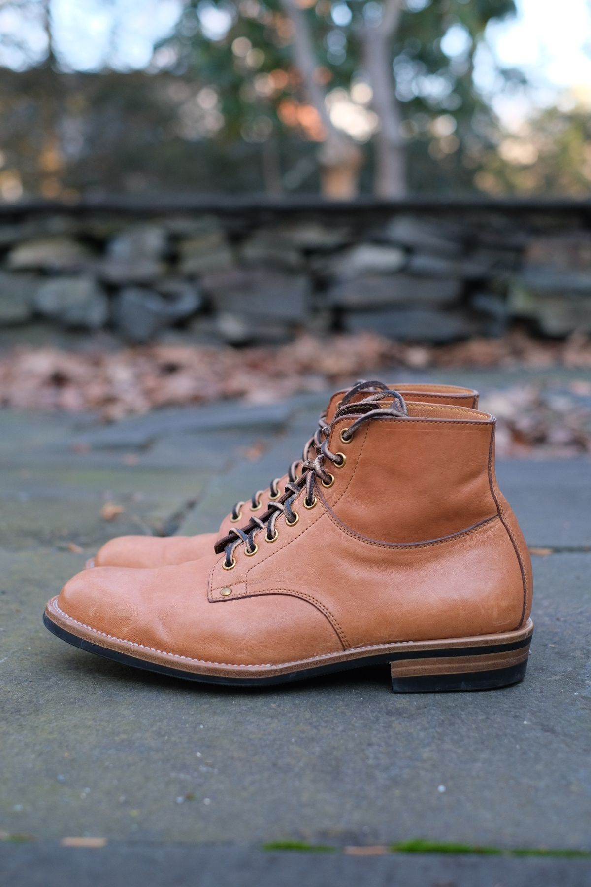 Photo by worra on January 4, 2024 of the Iron Boots x Østmo Type 1 in Maryam Natural Horsehide.