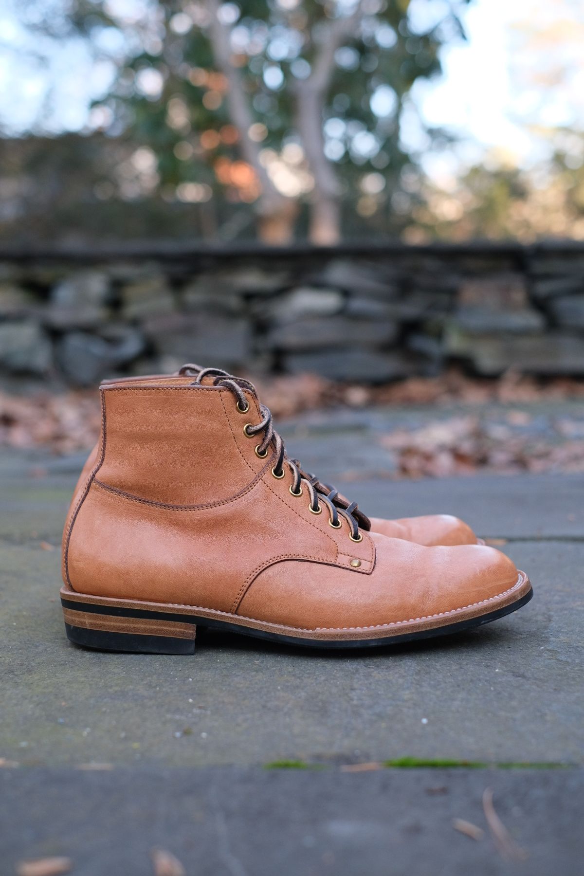 Photo by worra on January 4, 2024 of the Iron Boots x Østmo Type 1 in Maryam Natural Horsehide.