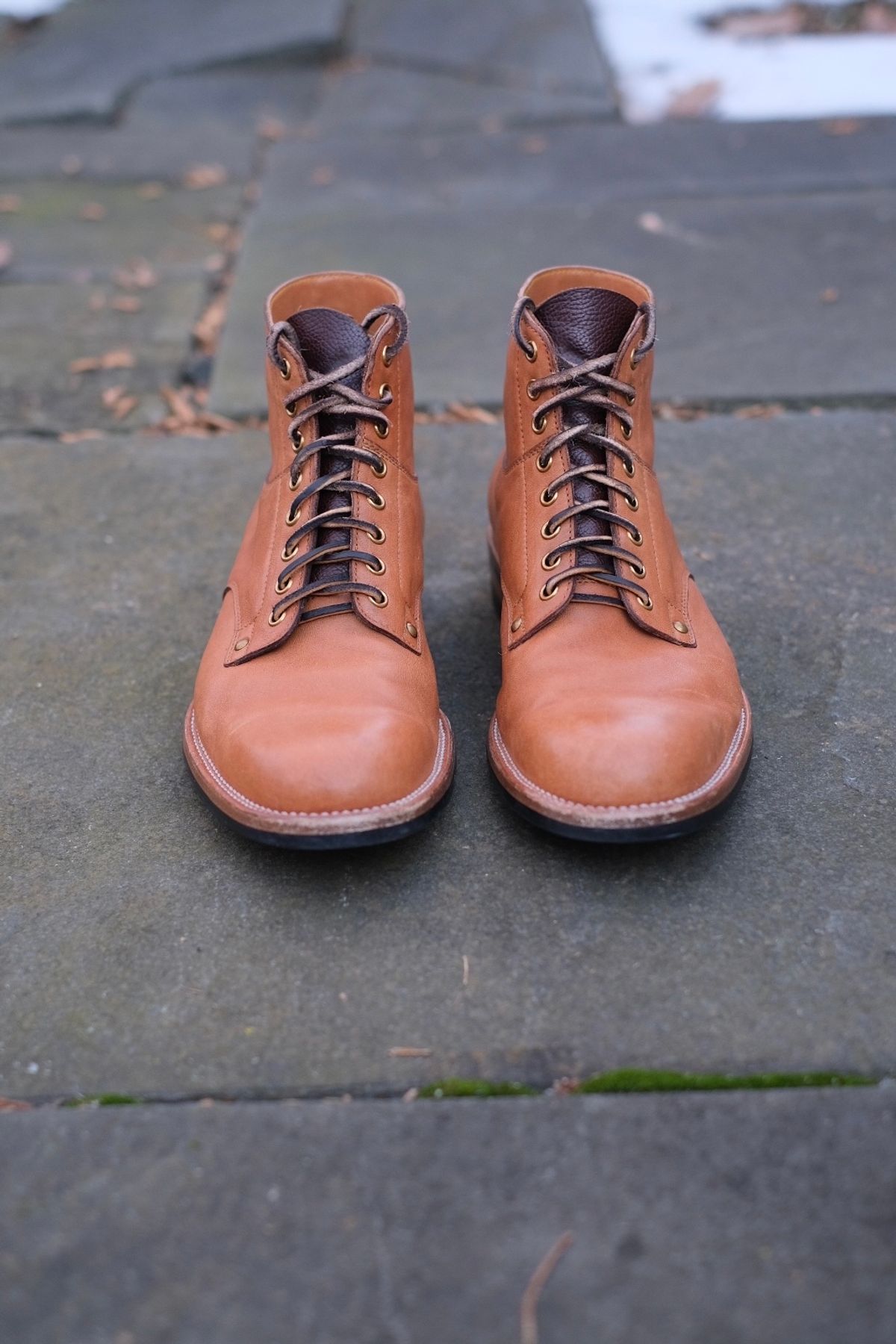 Photo by worra on February 4, 2024 of the Iron Boots x Østmo Type 1 in Maryam Natural Horsehide.