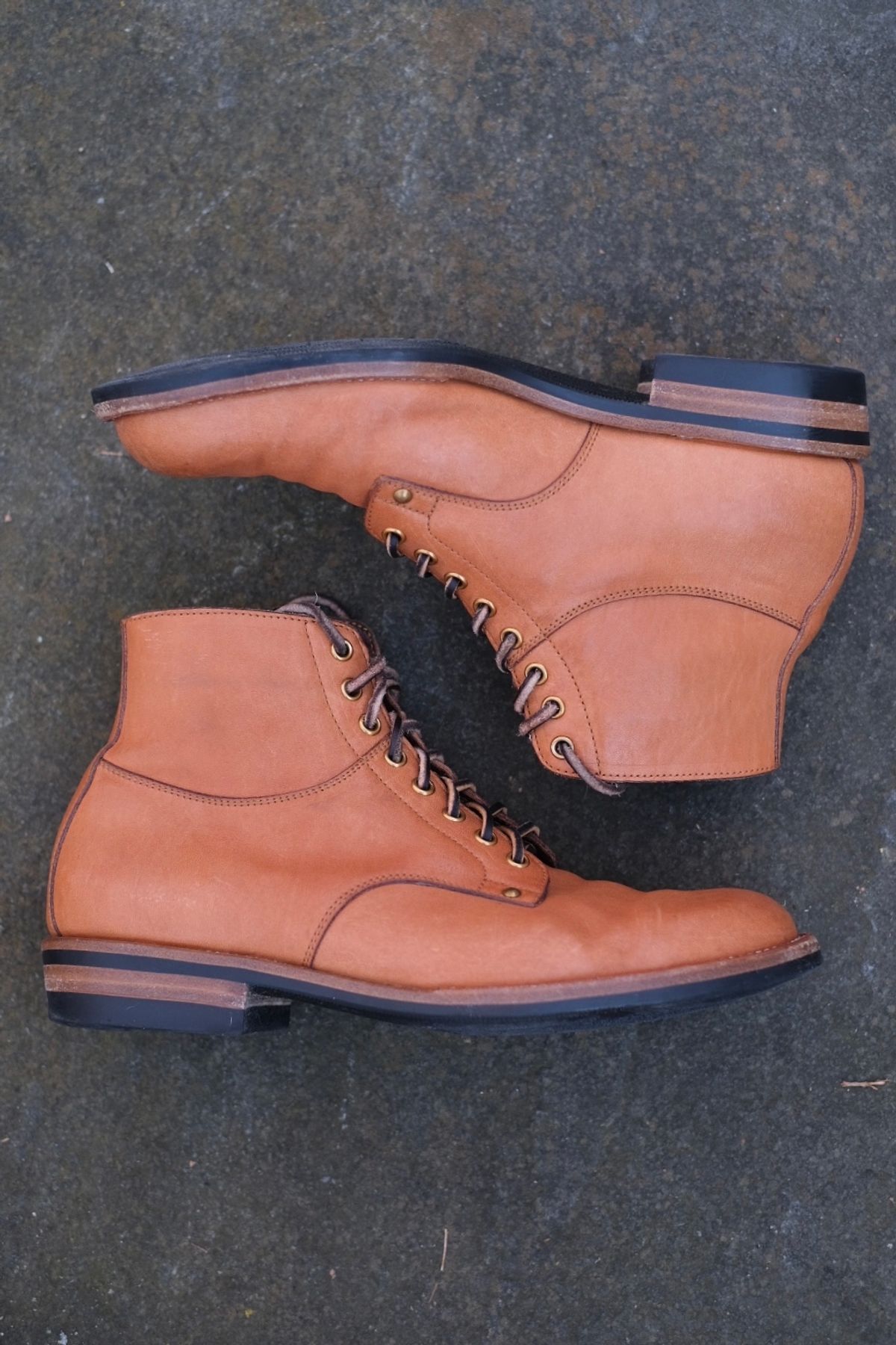 Photo by worra on February 4, 2024 of the Iron Boots x Østmo Type 1 in Maryam Natural Horsehide.