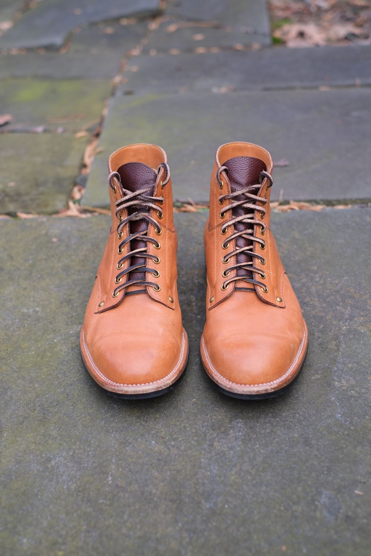 Photo by worra on March 4, 2024 of the Iron Boots x Østmo Type 1 in Maryam Natural Horsehide.