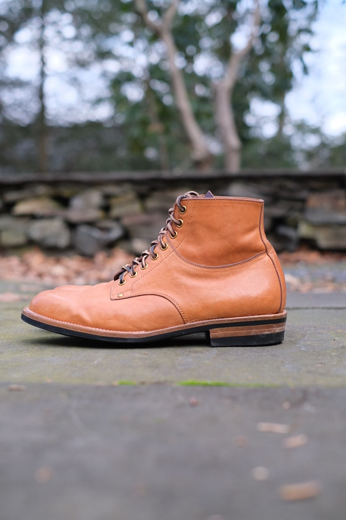 Photo by worra on March 4, 2024 of the Iron Boots x Østmo Type 1 in Maryam Natural Horsehide.