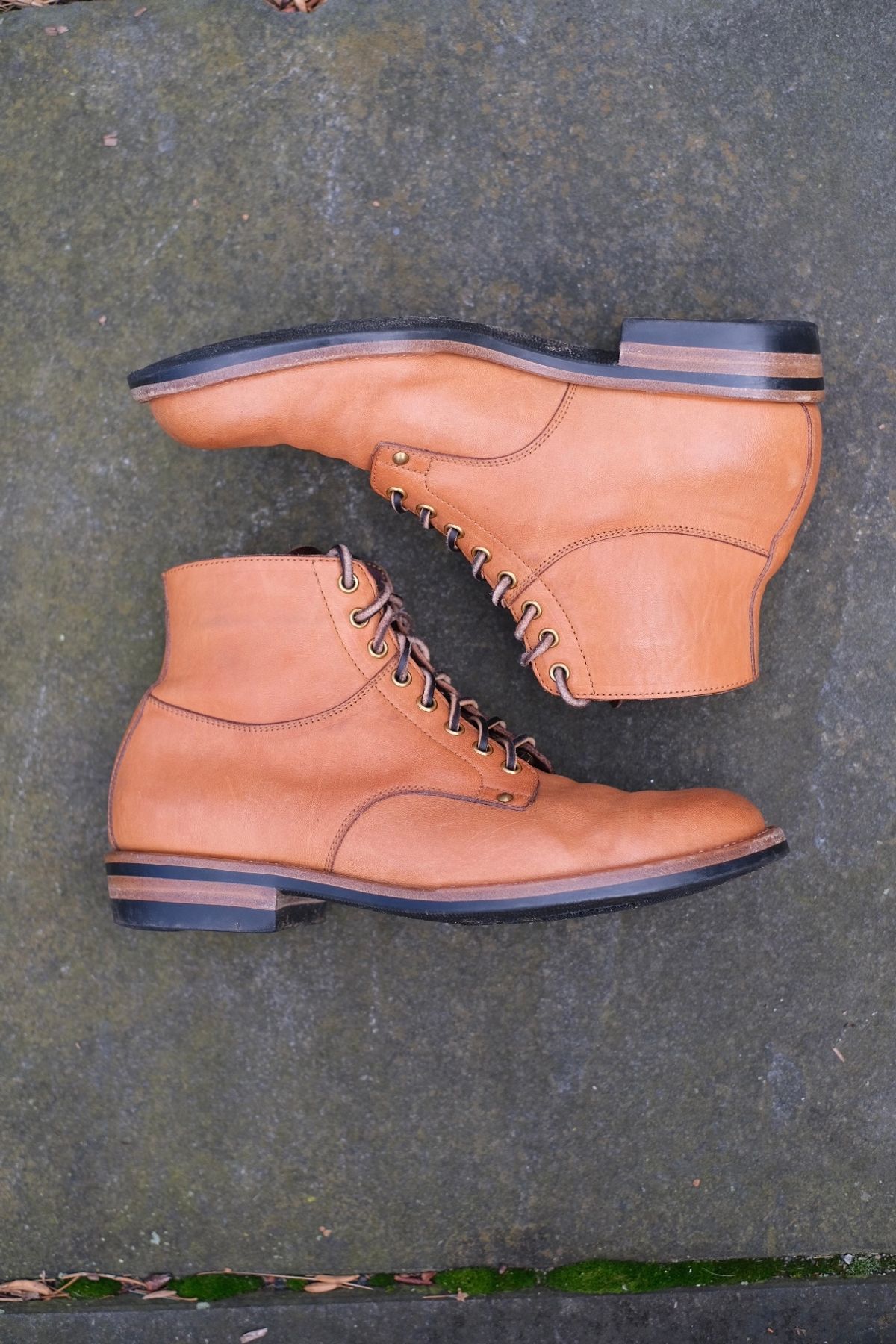 Photo by worra on March 4, 2024 of the Iron Boots x Østmo Type 1 in Maryam Natural Horsehide.