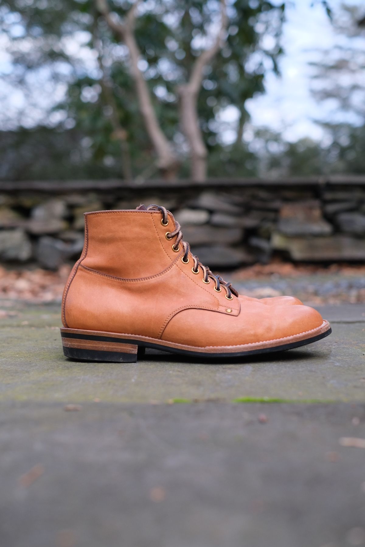 Photo by worra on March 4, 2024 of the Iron Boots x Østmo Type 1 in Maryam Natural Horsehide.