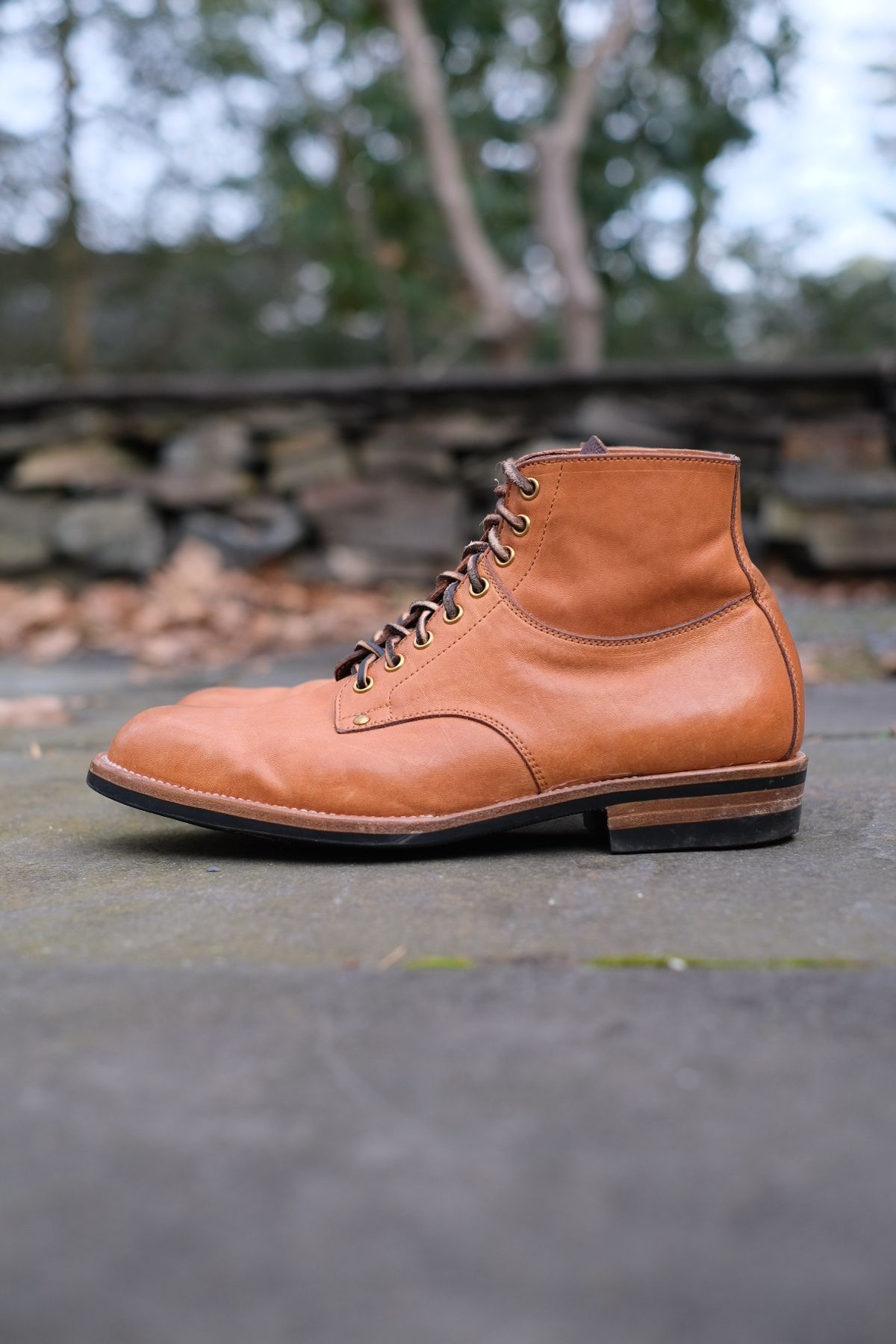 Photo by worra on April 1, 2024 of the Iron Boots x Østmo Type 1 in Maryam Natural Horsehide.