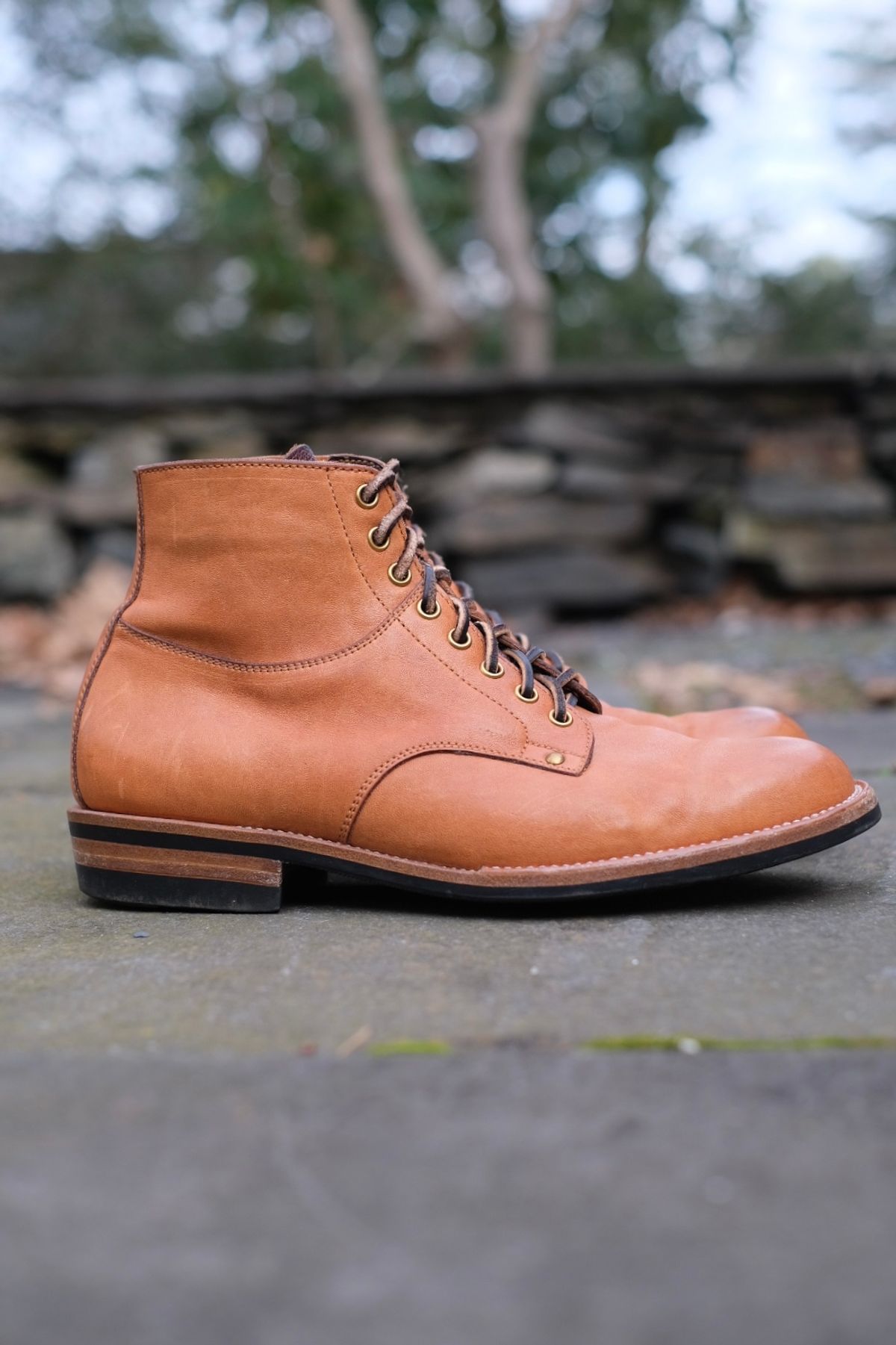 Photo by worra on April 1, 2024 of the Iron Boots x Østmo Type 1 in Maryam Natural Horsehide.