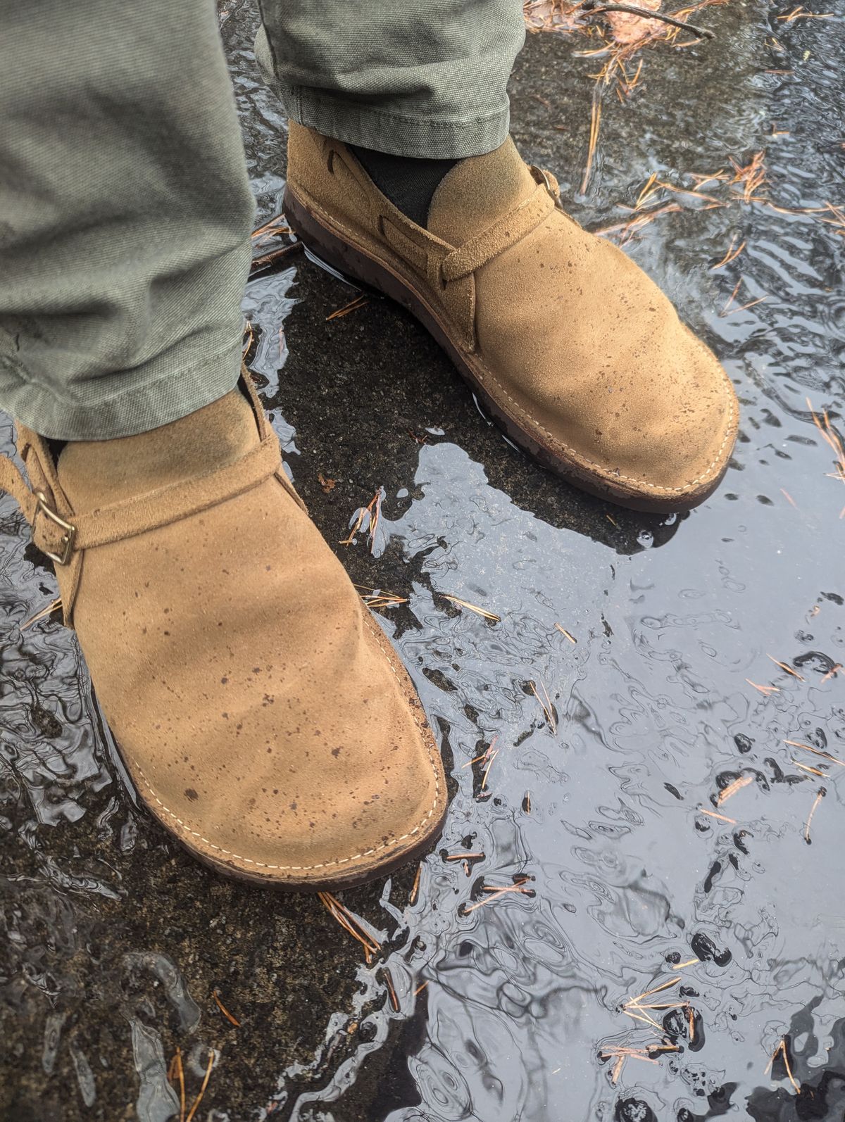 Photo by polishengineering on December 15, 2024 of the Oak Street Bootmakers Country Loafer in Horween Natural Chromexcel Roughout.