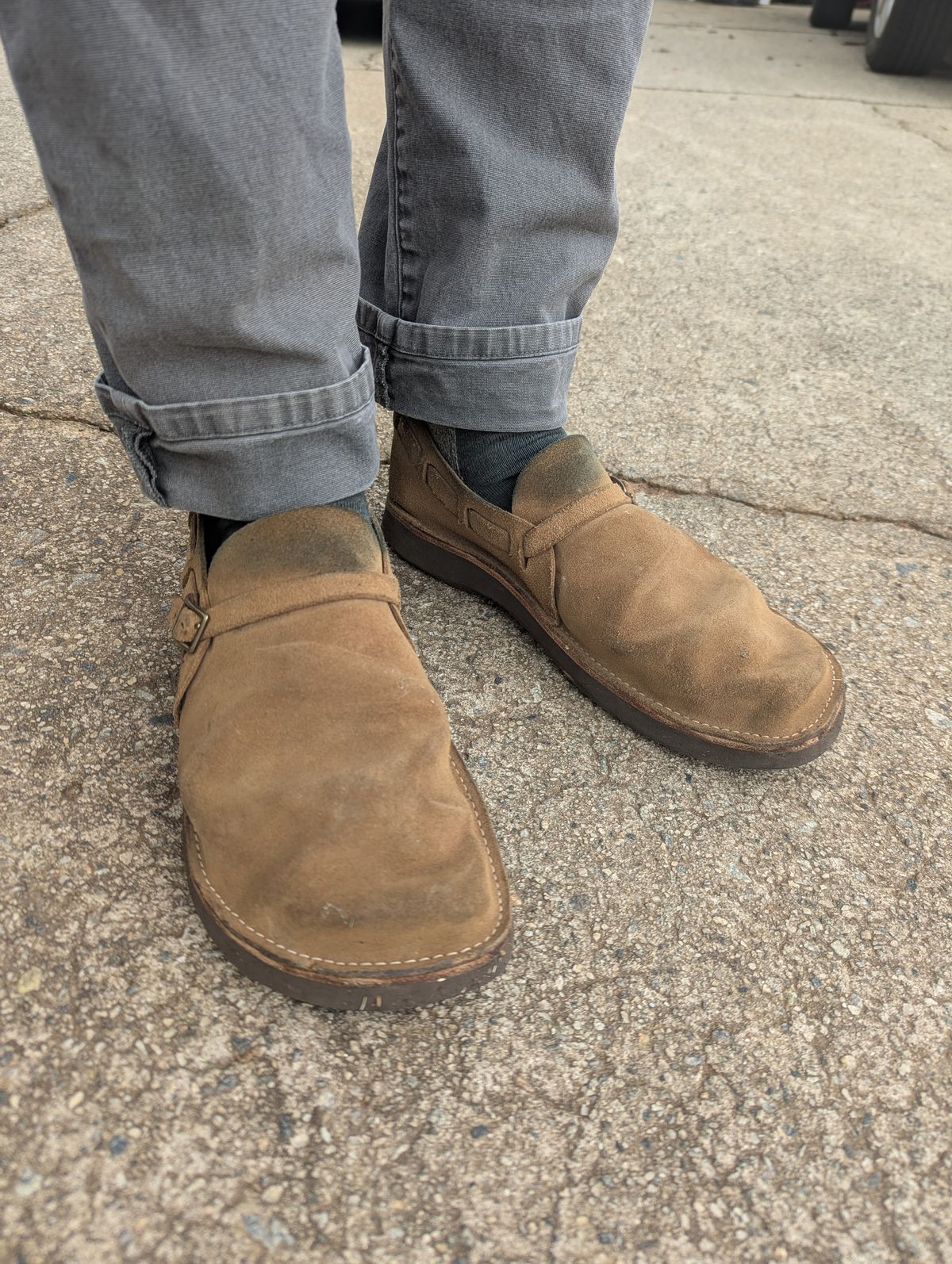 Photo by polishengineering on February 16, 2025 of the Oak Street Bootmakers Country Loafer in Horween Natural Chromexcel Roughout.