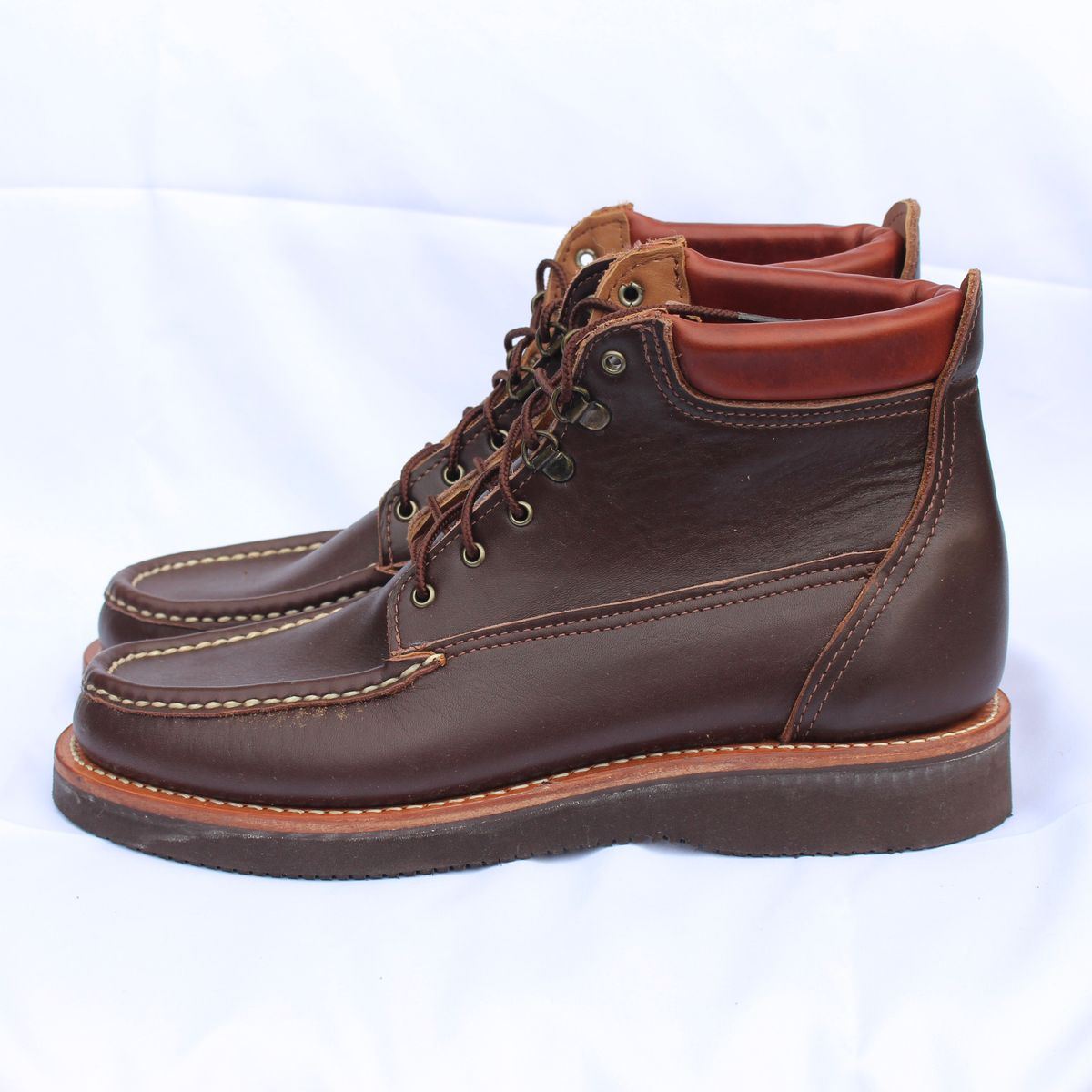 Photo by polishengineering on October 4, 2025 of the Russell Moccasin Co. Premier Chukka in Chocolate.