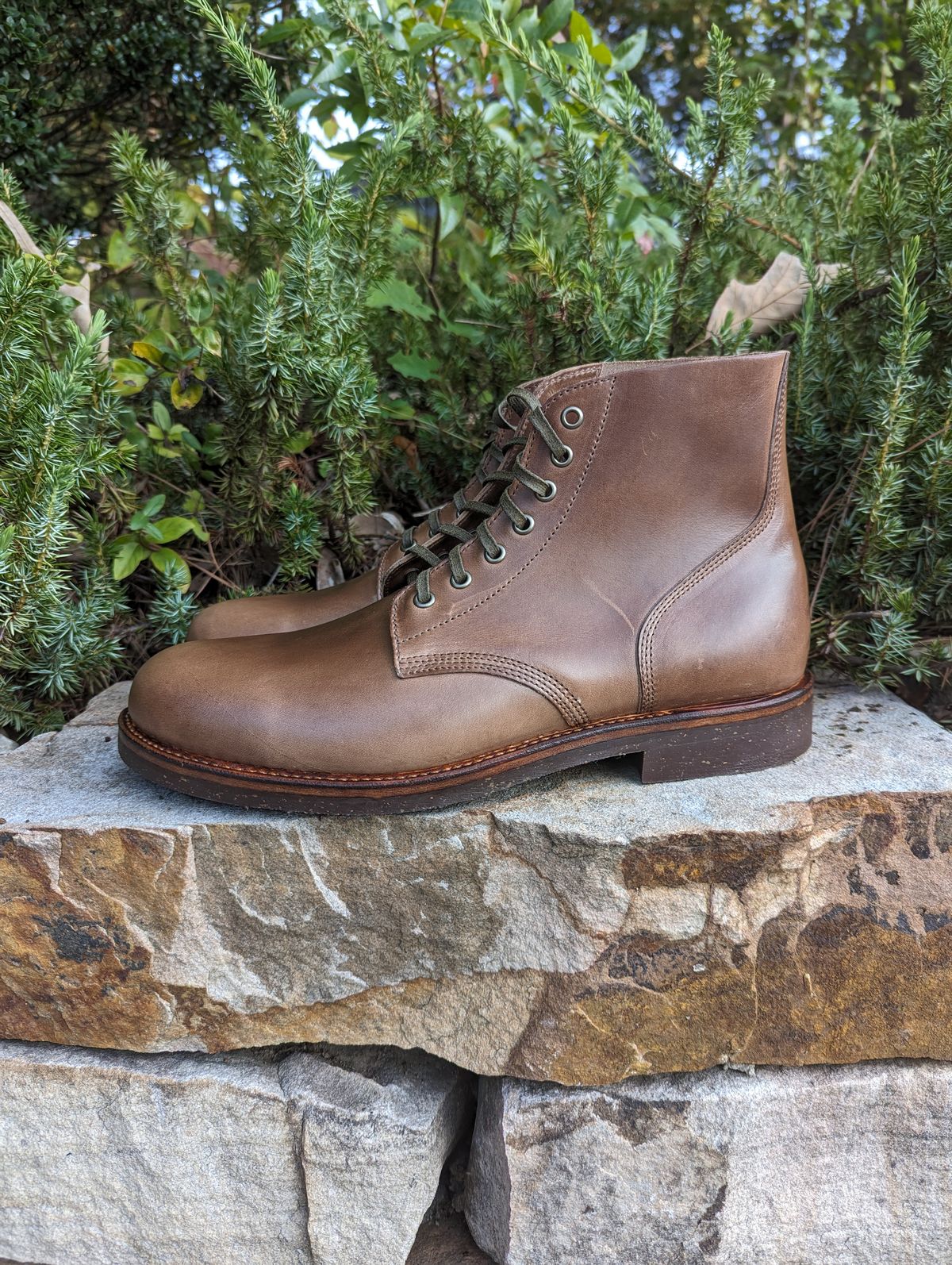 Photo by polishengineering on October 1, 2023 of the Oak Street Bootmakers Field Boot in Horween Natural Chromexcel.