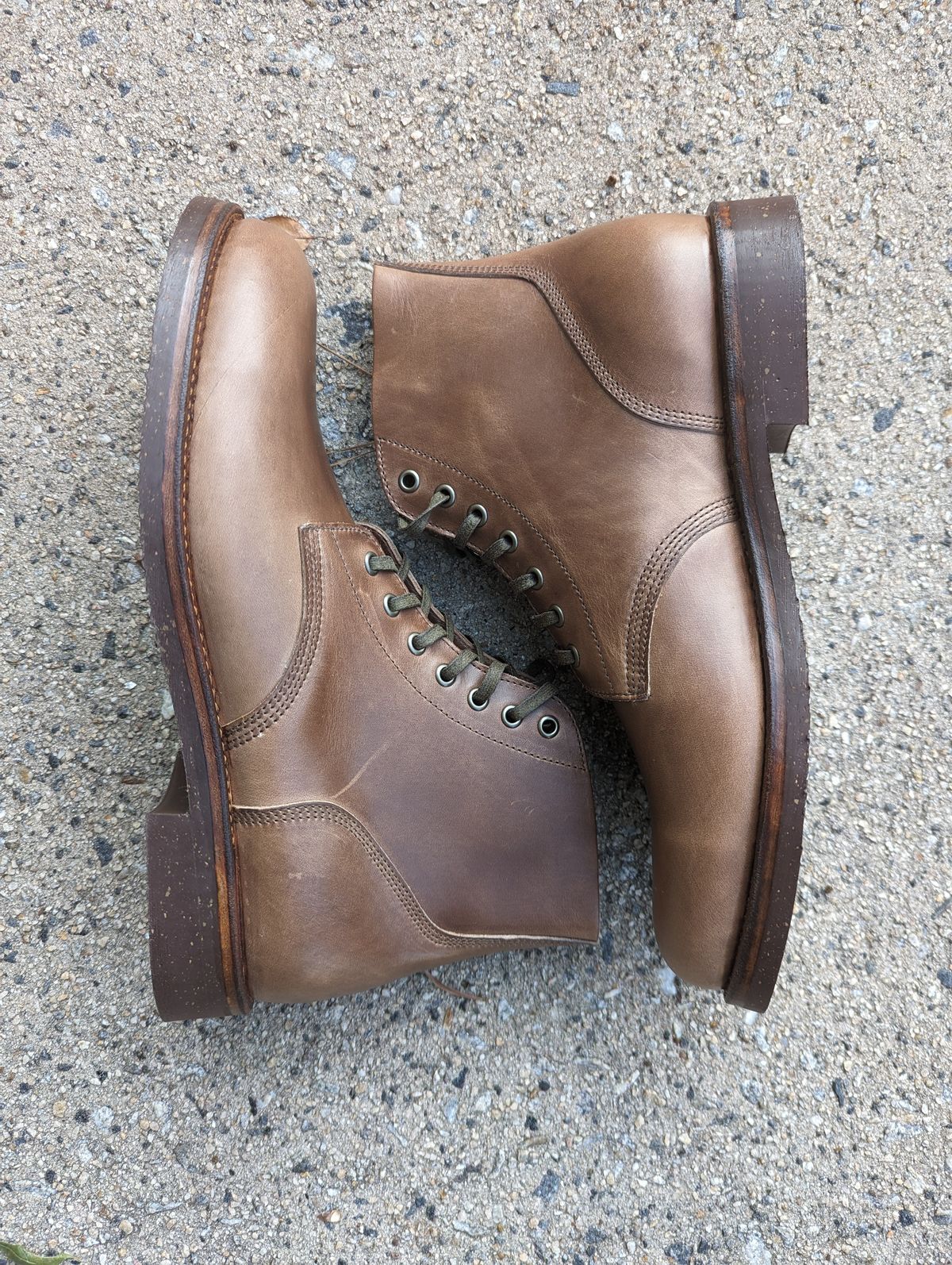 Photo by polishengineering on October 1, 2023 of the Oak Street Bootmakers Field Boot in Horween Natural Chromexcel.