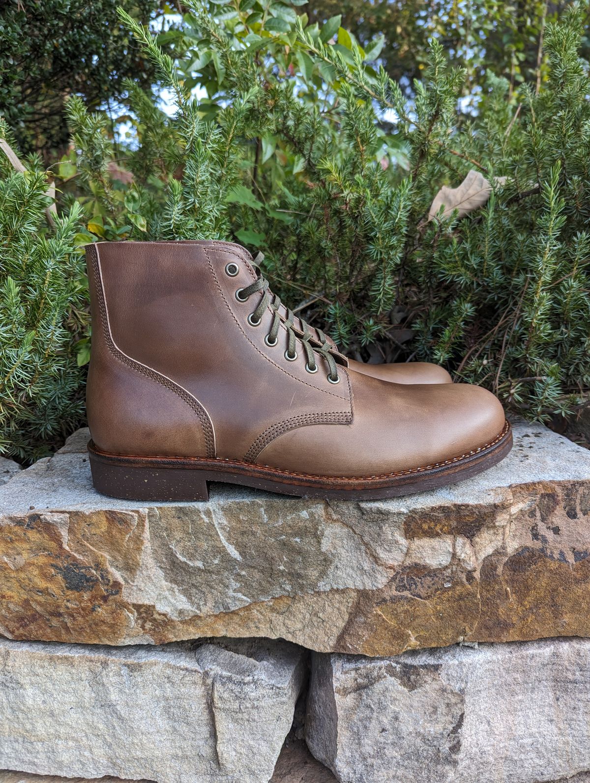 Photo by polishengineering on October 1, 2023 of the Oak Street Bootmakers Field Boot in Horween Natural Chromexcel.