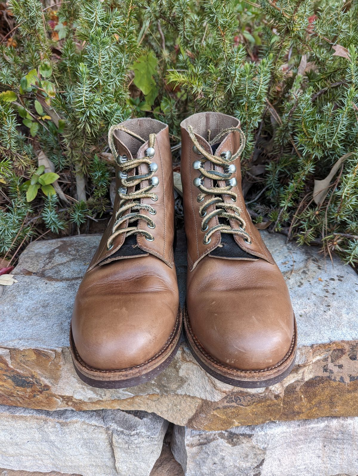 Photo by polishengineering on November 4, 2023 of the Oak Street Bootmakers Field Boot in Horween Natural Chromexcel.