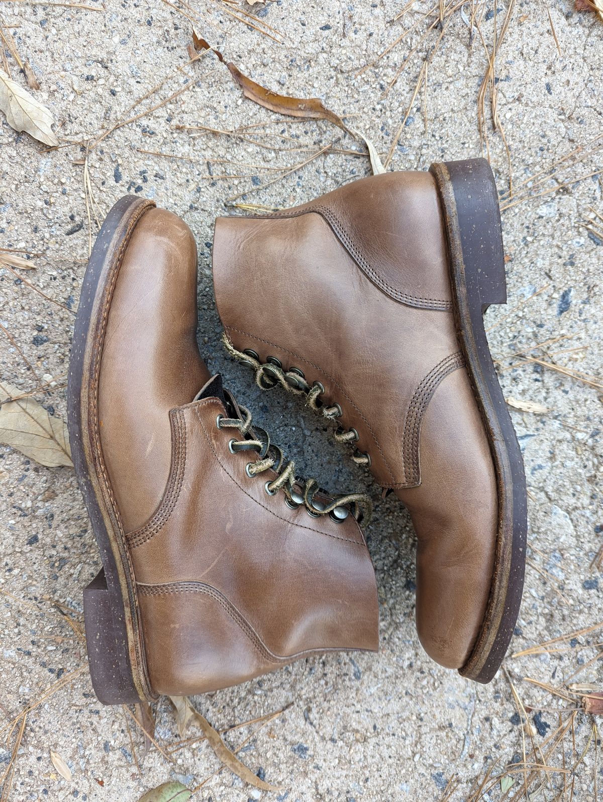 Photo by polishengineering on November 4, 2023 of the Oak Street Bootmakers Field Boot in Horween Natural Chromexcel.