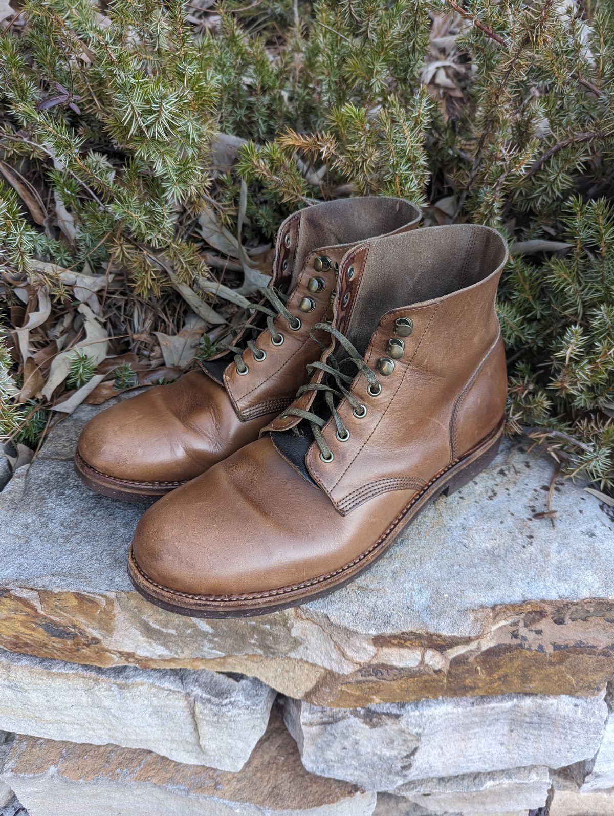 Photo by polishengineering on February 6, 2024 of the Oak Street Bootmakers Field Boot in Horween Natural Chromexcel.