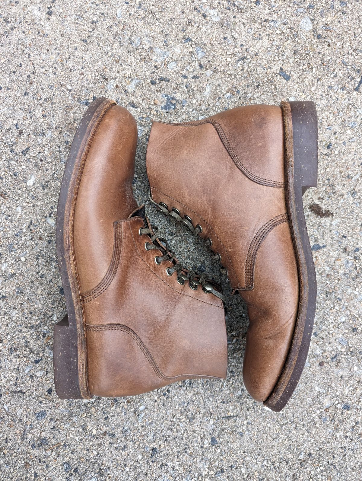 Photo by polishengineering on March 4, 2024 of the Oak Street Bootmakers Field Boot in Horween Natural Chromexcel.