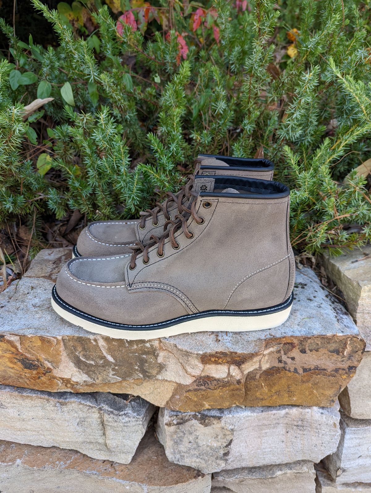 Photo by polishengineering on October 1, 2022 of the Red Wing 6-Inch Classic Moc in S.B. Foot Slate Muleskinner.