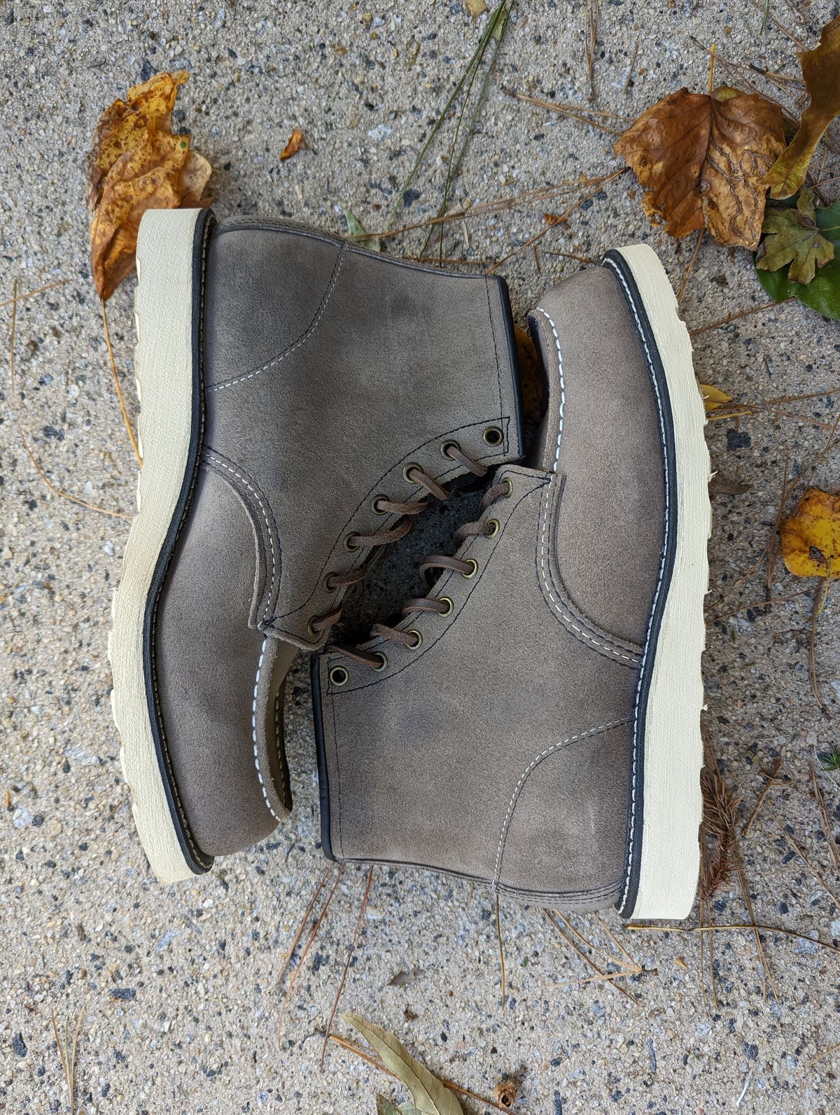 Photo by polishengineering on October 1, 2022 of the Red Wing 6-Inch Classic Moc in S.B. Foot Slate Muleskinner.