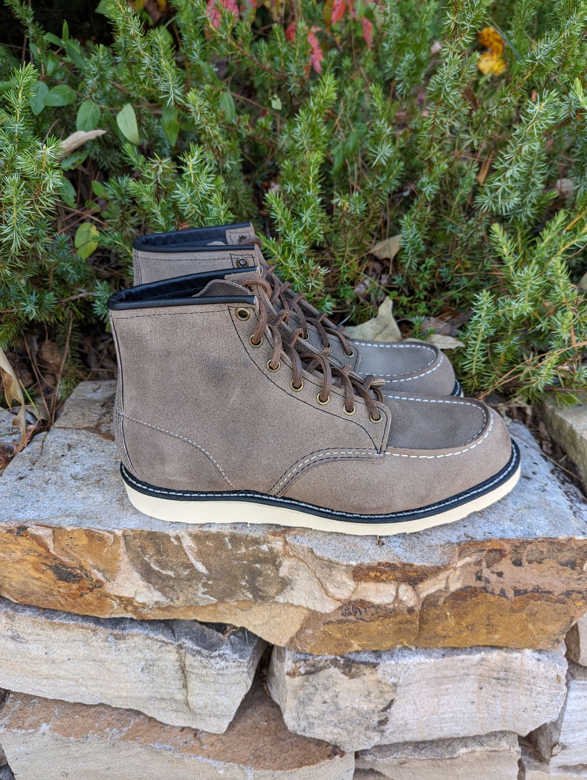 Photo by polishengineering on October 1, 2022 of the Red Wing 6-Inch Classic Moc in S.B. Foot Slate Muleskinner.