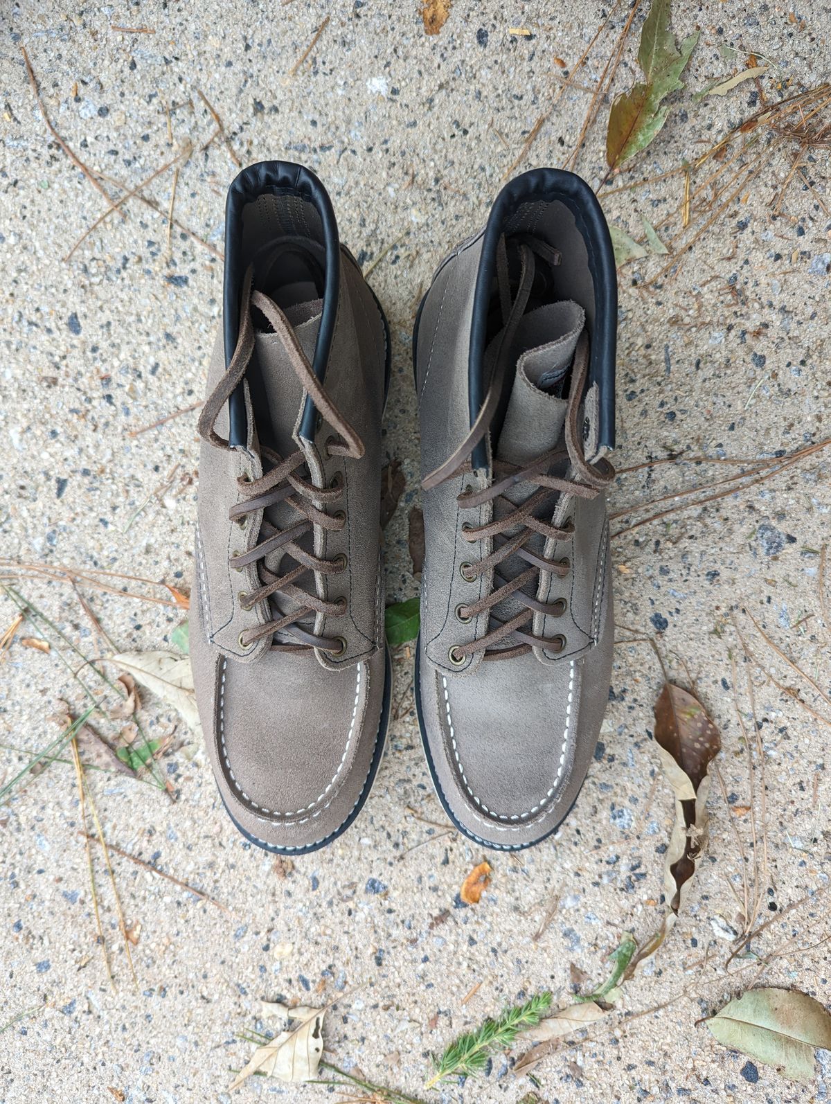 Photo by polishengineering on October 1, 2022 of the Red Wing 6-Inch Classic Moc in S.B. Foot Slate Muleskinner.