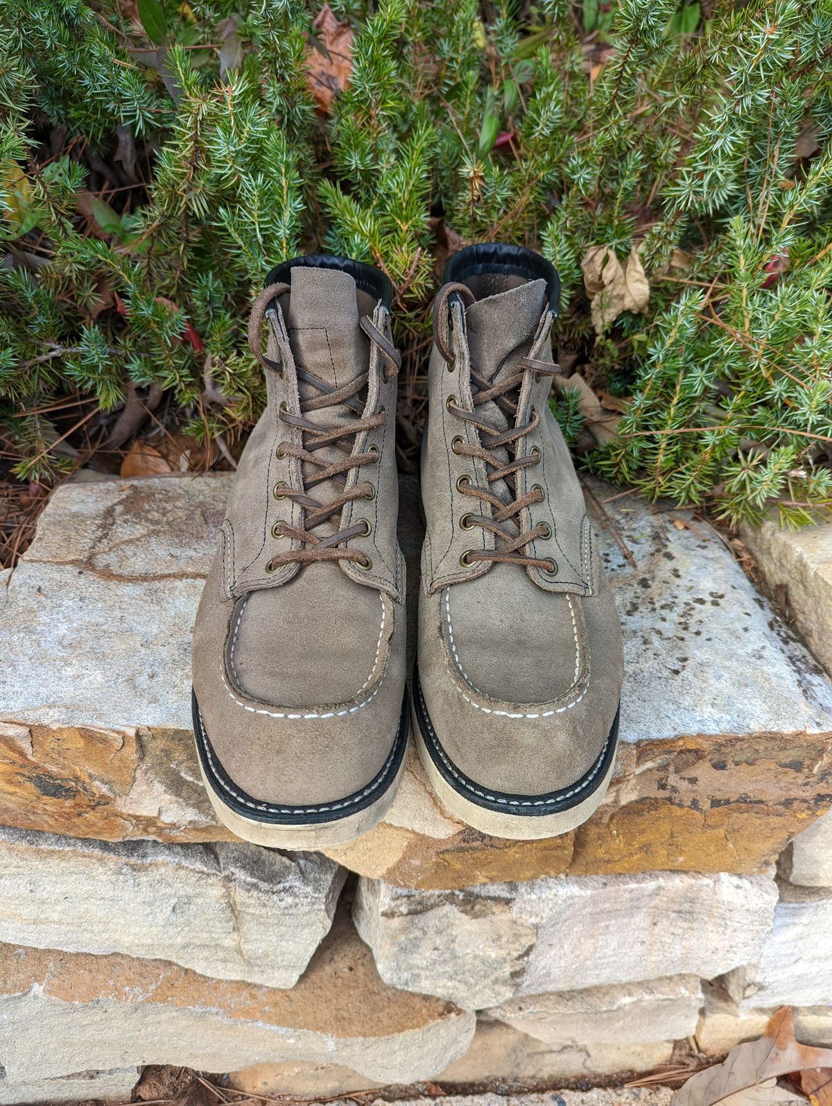 Photo by polishengineering on November 3, 2022 of the Red Wing 6-Inch Classic Moc in S.B. Foot Slate Muleskinner.