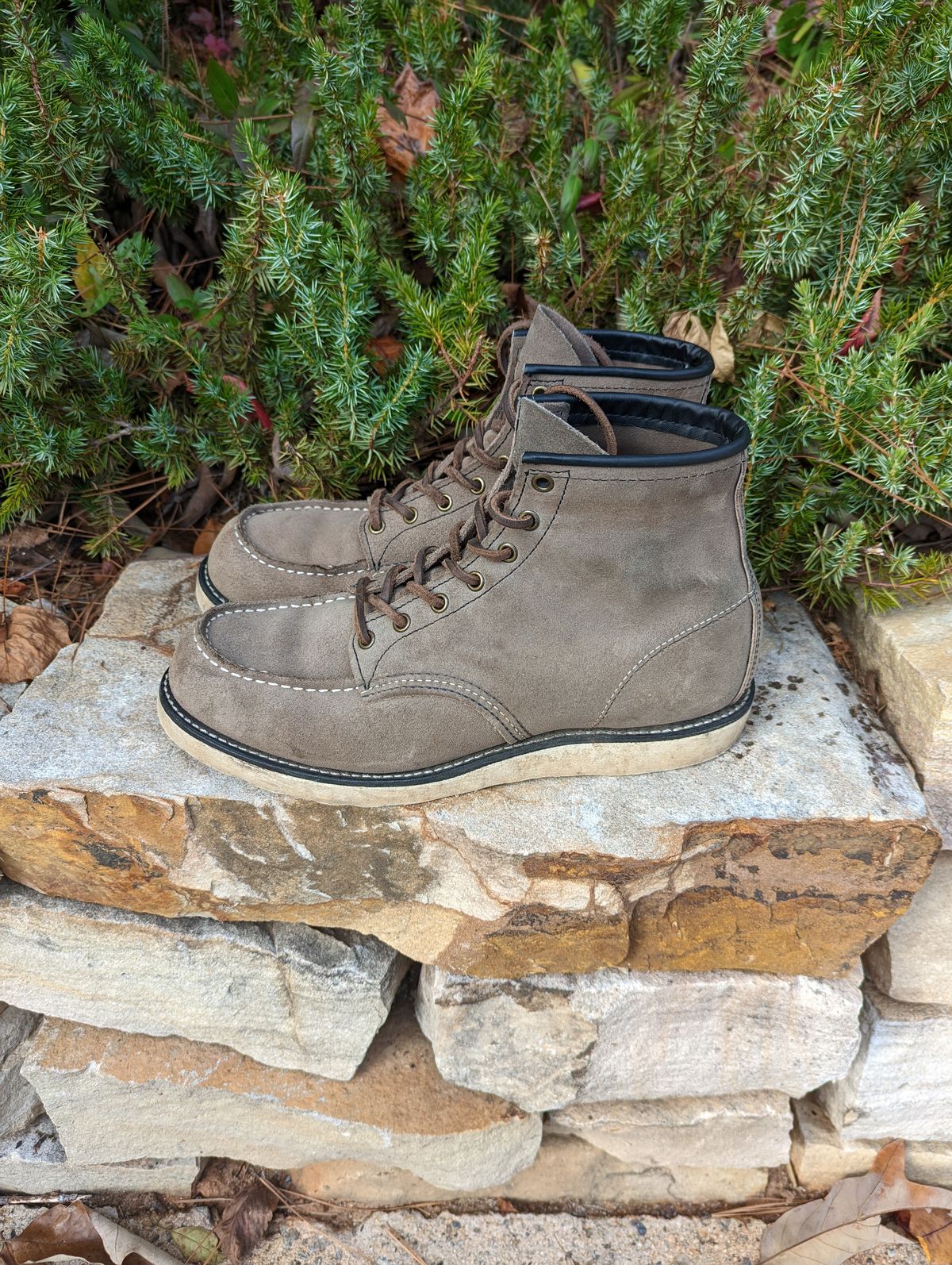 Photo by polishengineering on November 3, 2022 of the Red Wing 6-Inch Classic Moc in S.B. Foot Slate Muleskinner.