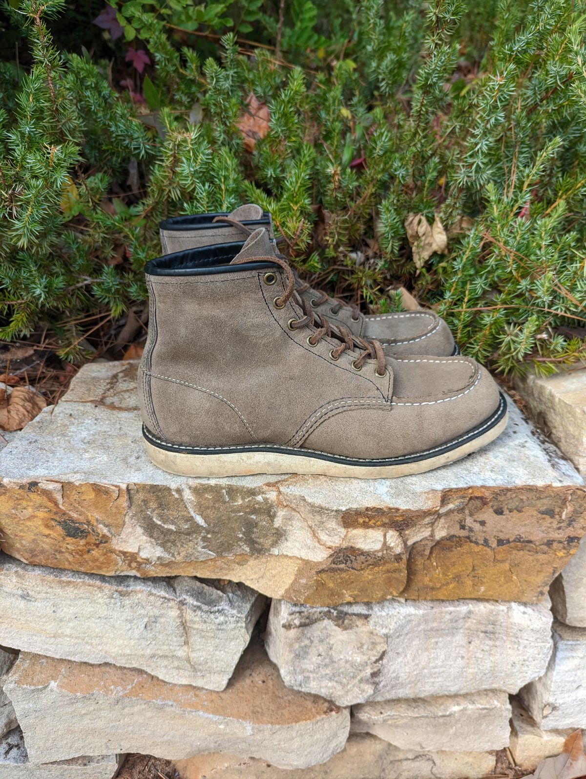 Photo by polishengineering on November 3, 2022 of the Red Wing 6-Inch Classic Moc in S.B. Foot Slate Muleskinner.