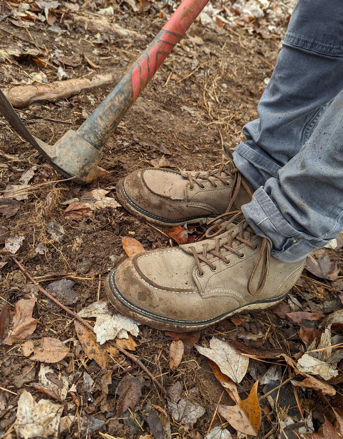 Photo by polishengineering on November 13, 2022 of the Red Wing 6-Inch Classic Moc in S.B. Foot Slate Muleskinner.