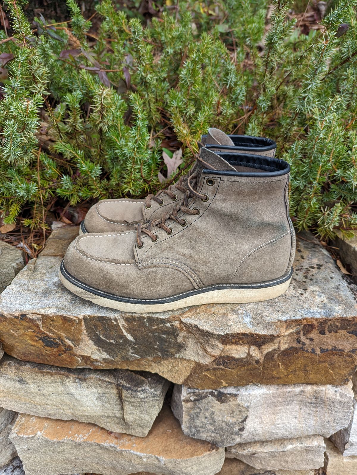 Photo by polishengineering on December 4, 2022 of the Red Wing 6-Inch Classic Moc in S.B. Foot Slate Muleskinner.
