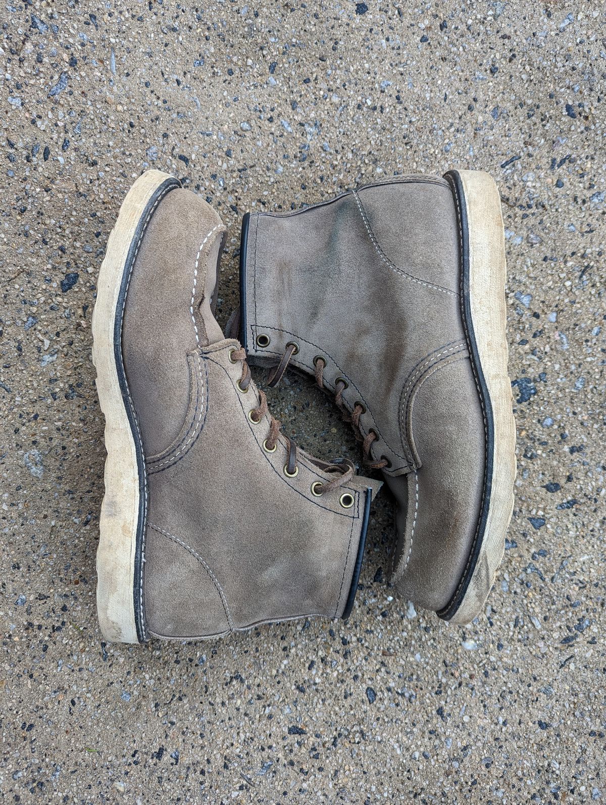 Photo by polishengineering on December 4, 2022 of the Red Wing 6-Inch Classic Moc in S.B. Foot Slate Muleskinner.