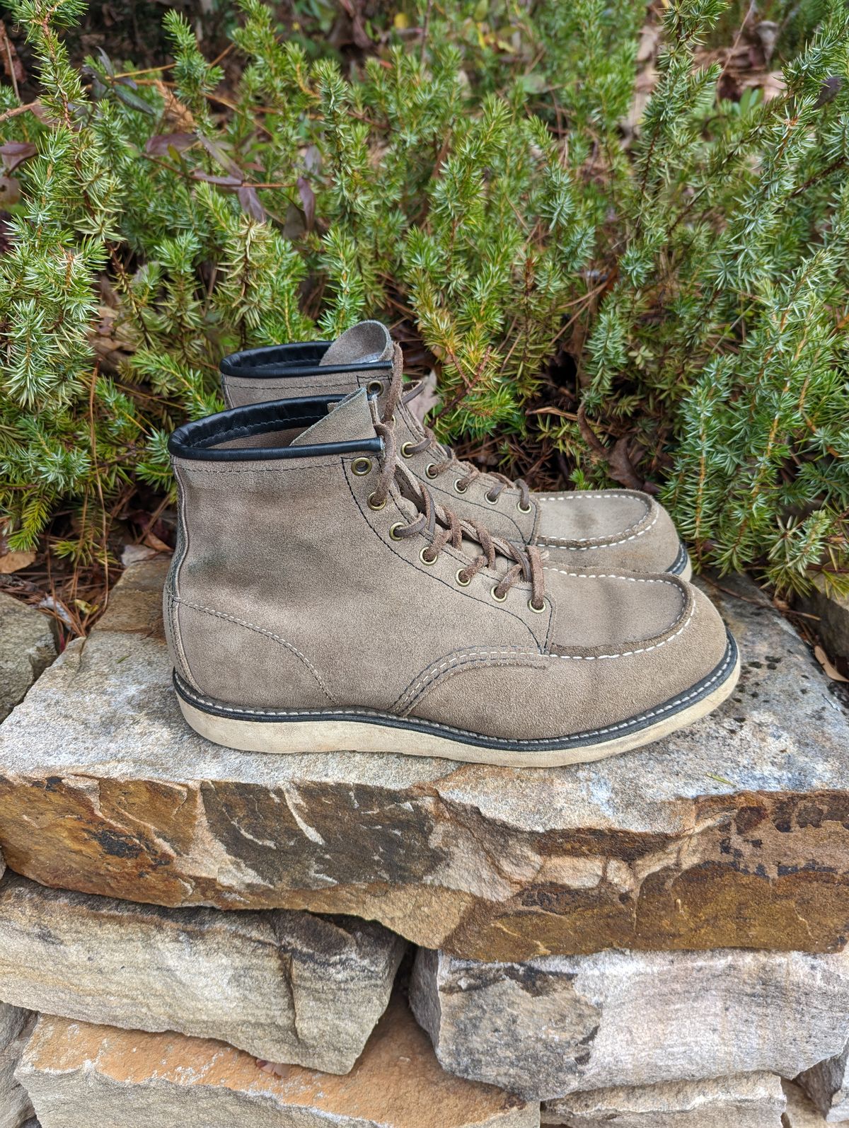 Photo by polishengineering on December 4, 2022 of the Red Wing 6-Inch Classic Moc in S.B. Foot Slate Muleskinner.