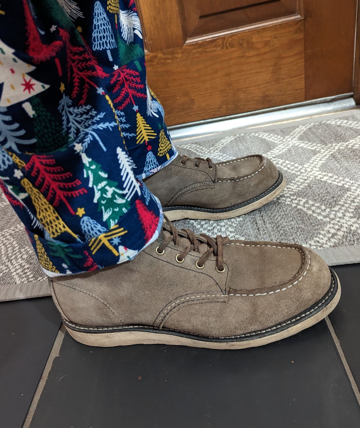 Photo by polishengineering on December 25, 2022 of the Red Wing 6-Inch Classic Moc in S.B. Foot Slate Muleskinner.