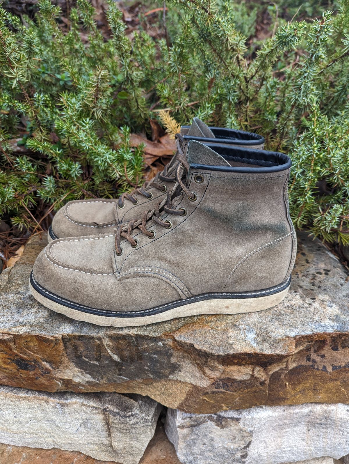Photo by polishengineering on March 2, 2023 of the Red Wing 6-Inch Classic Moc in S.B. Foot Slate Muleskinner.