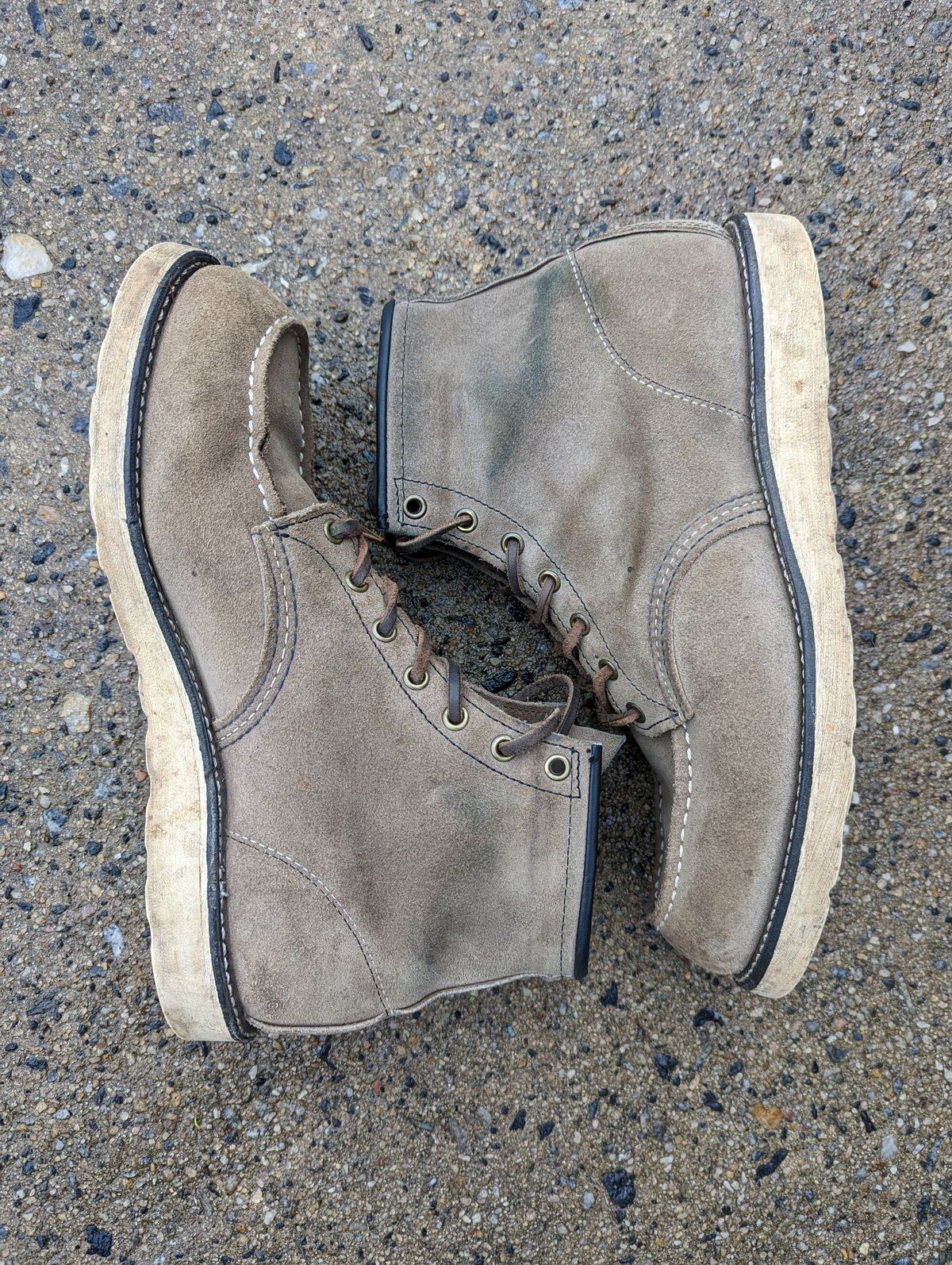 Photo by polishengineering on March 2, 2023 of the Red Wing 6-Inch Classic Moc in S.B. Foot Slate Muleskinner.