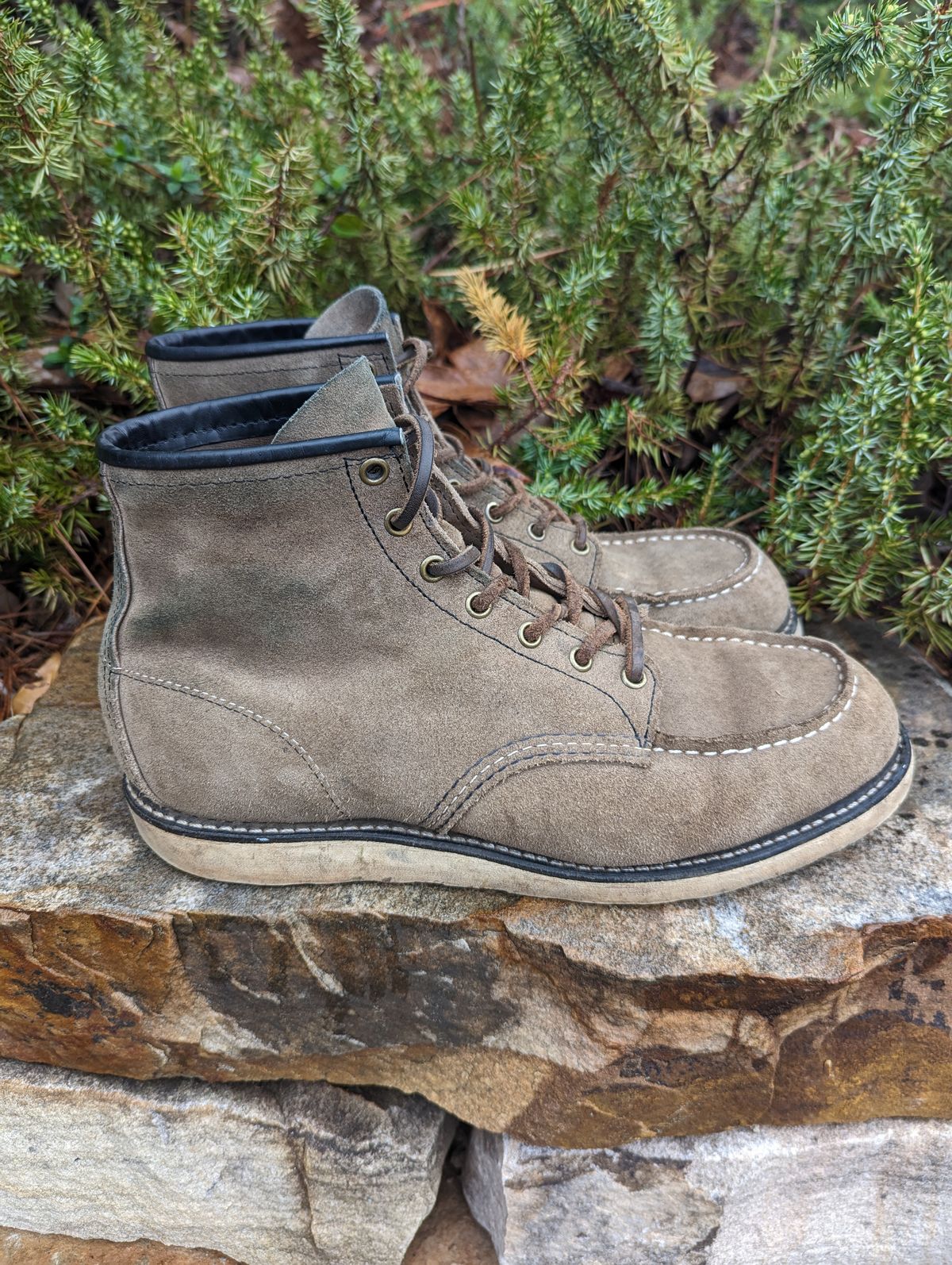 Photo by polishengineering on March 2, 2023 of the Red Wing 6-Inch Classic Moc in S.B. Foot Slate Muleskinner.