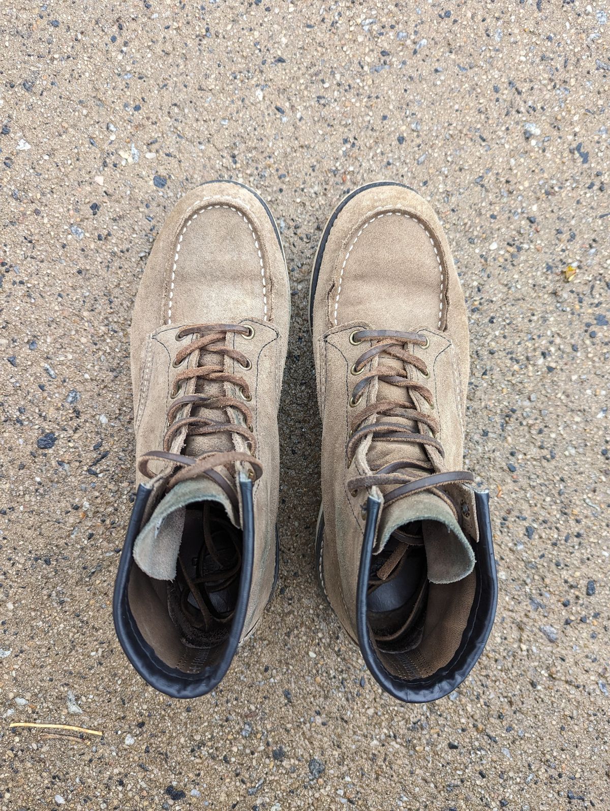 Photo by polishengineering on March 2, 2023 of the Red Wing 6-Inch Classic Moc in S.B. Foot Slate Muleskinner.