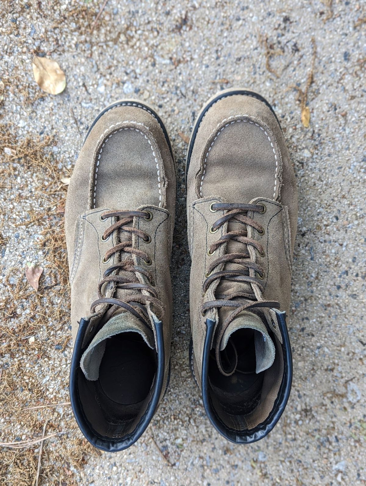 Photo by polishengineering on April 1, 2023 of the Red Wing 6-Inch Classic Moc in S.B. Foot Slate Muleskinner.