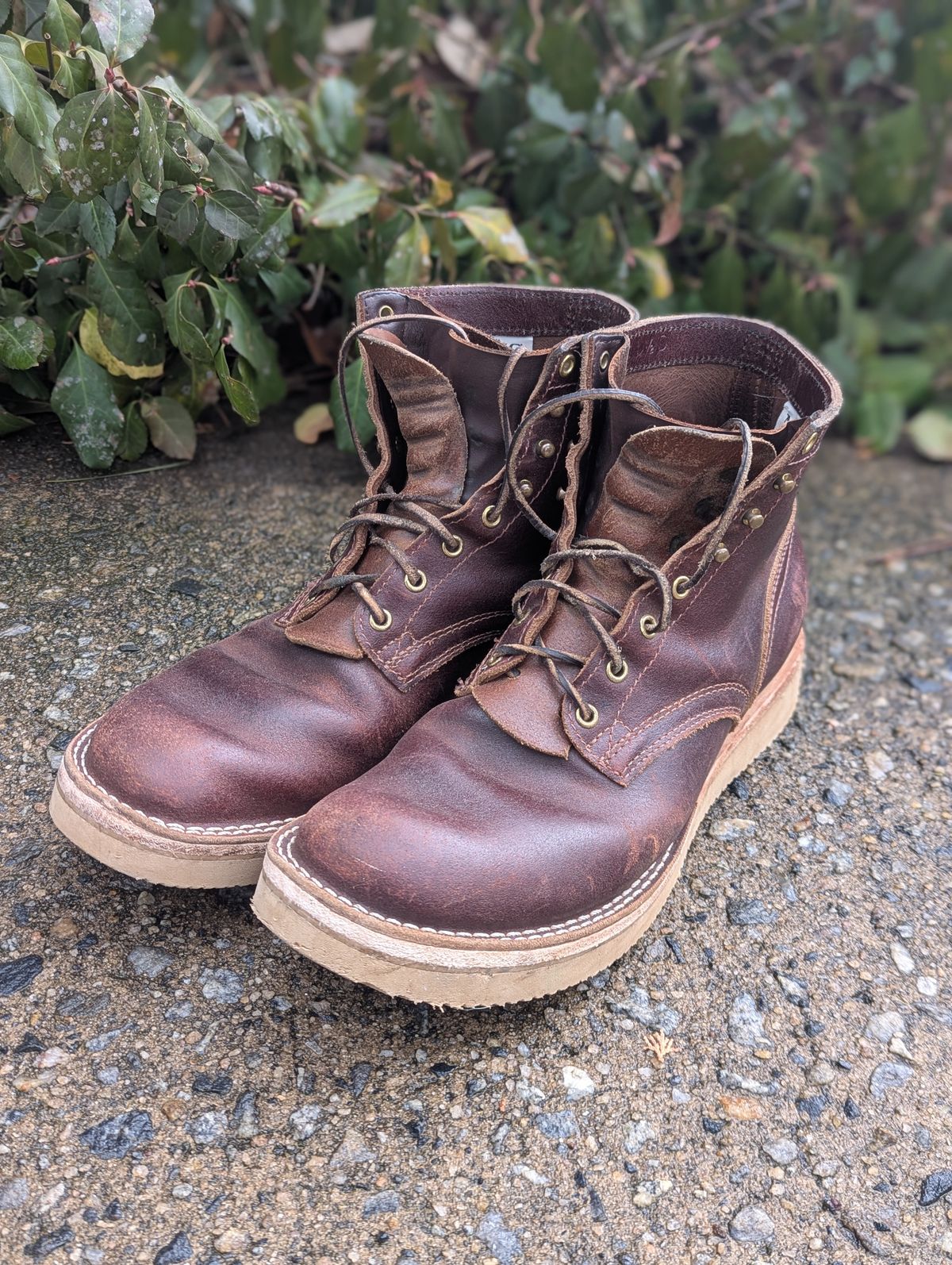 Photo by polishengineering on January 19, 2025 of the Nicks Lace Up Heritage in Horween Tan Waxed Flesh.