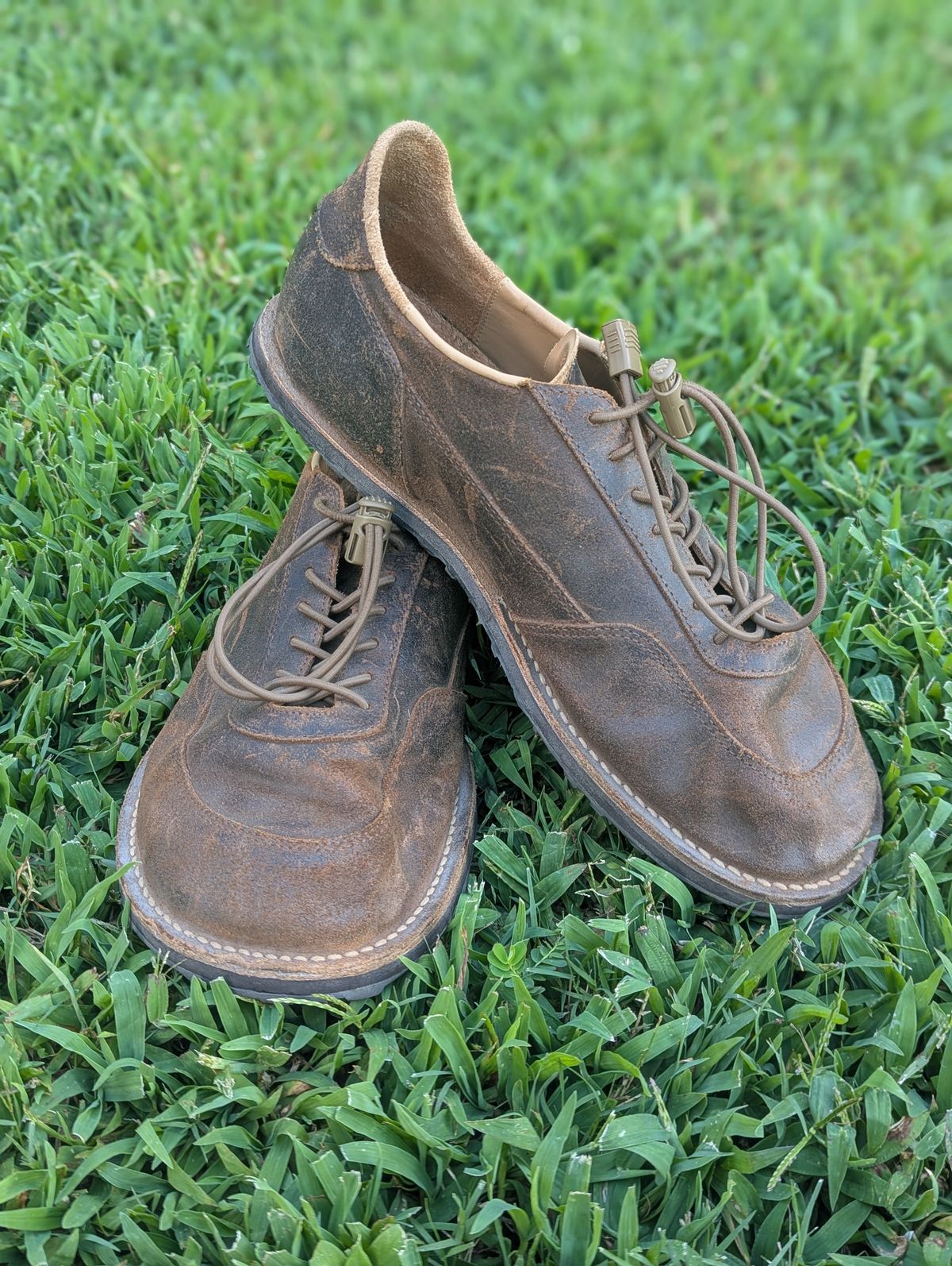 Photo by polishengineering on August 25, 2025 of the Turriff Functional Footwear C-01 Anatomical Outdoor Trail Shoe in C.F. Stead Prairie Waxy Commander.