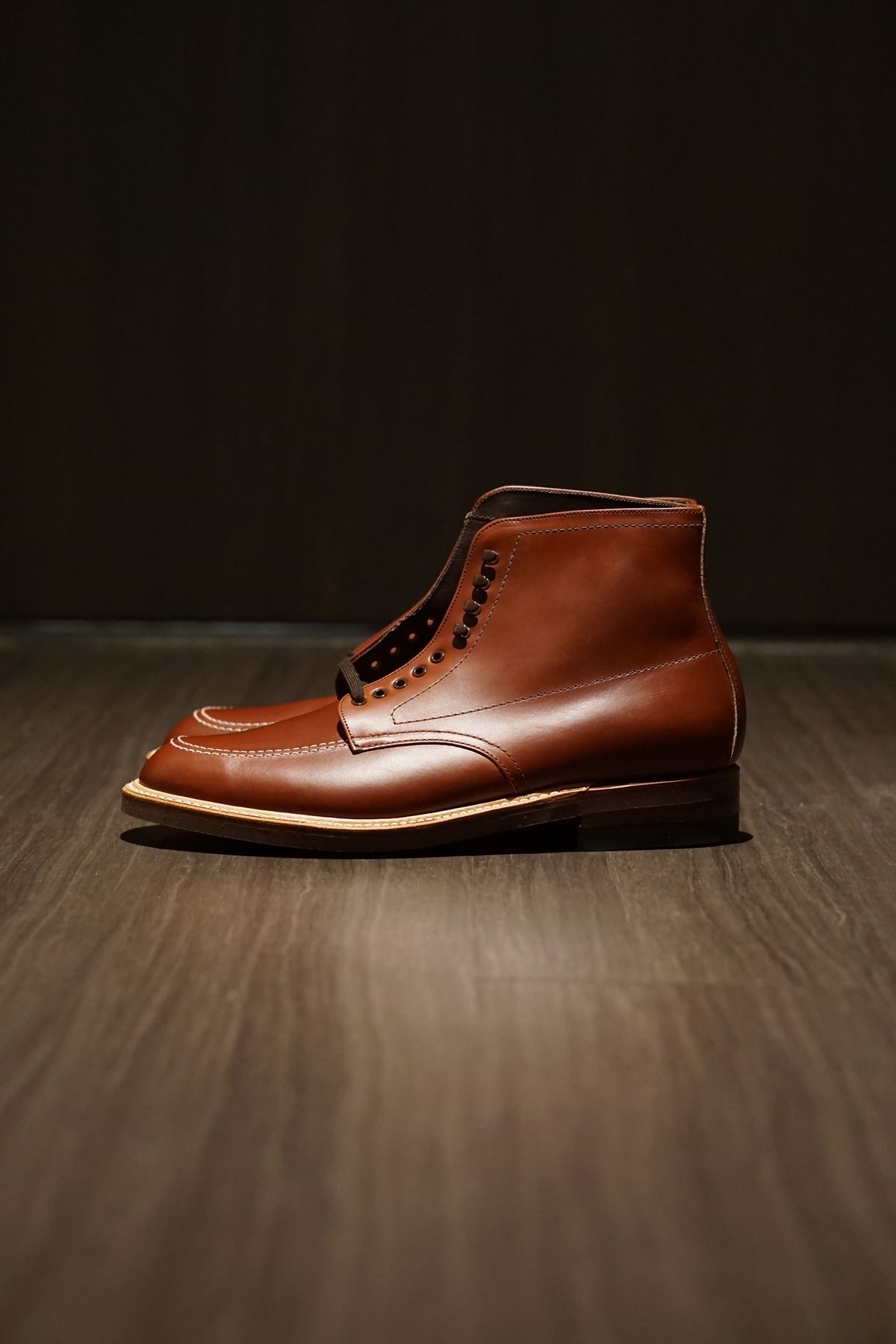 Photo by selvedgeline on October 1, 2022 of the Alden Indy Boot in Unknown Material.